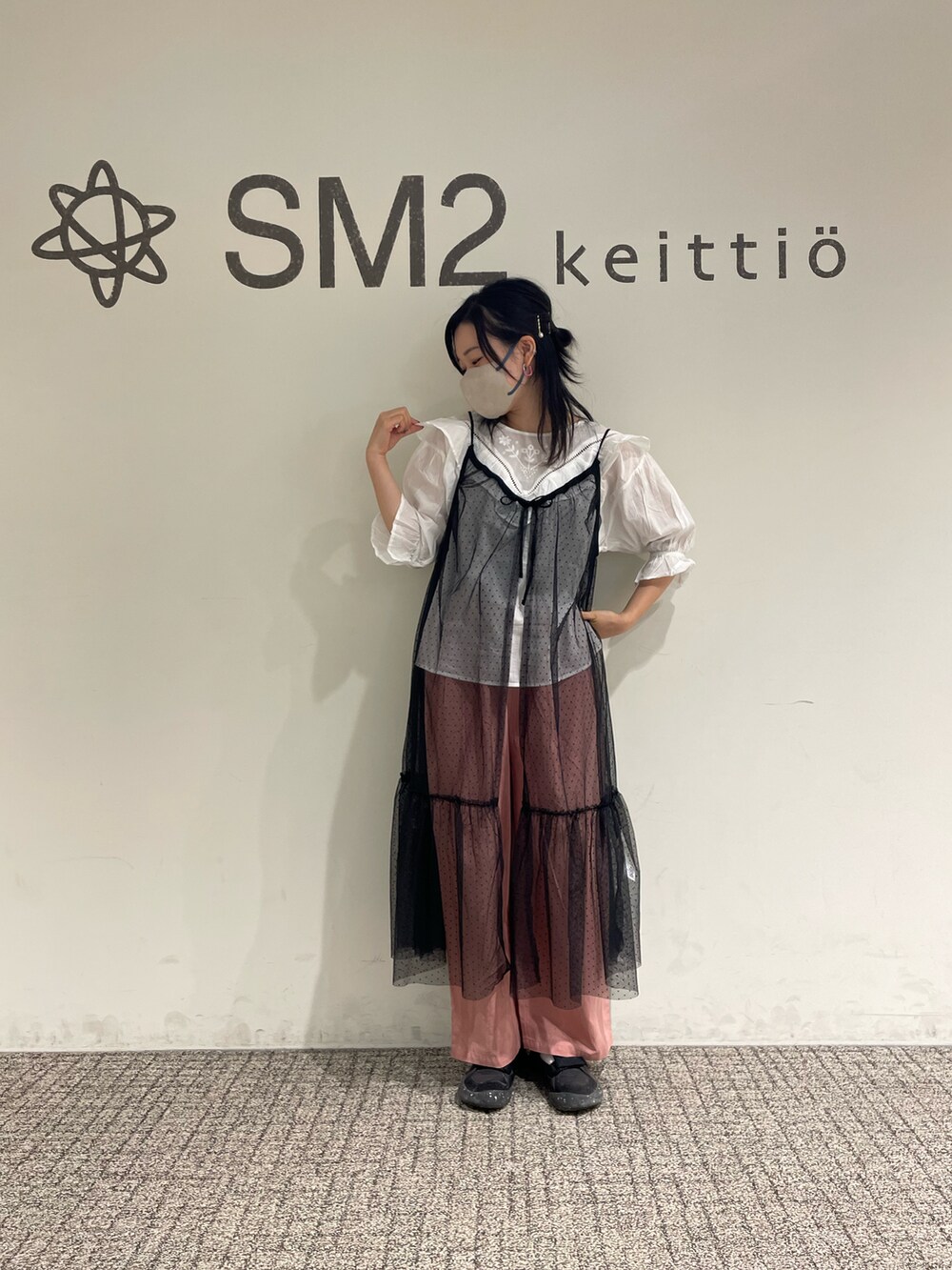 「SM2、Samansa Mos2、Samansa Mos2 blue、カラーコーデ、レイヤードスタイル、ワンピース、ピンク、ブラウス、オトナカワイイ」｜「CAMPERの[カンペール] PEU STADIUM / スニーカー（スニーカー、ブラック系）」を使った、sm2kbmjさん（レディース・159cm）の夏コーディネートの2枚目の写真