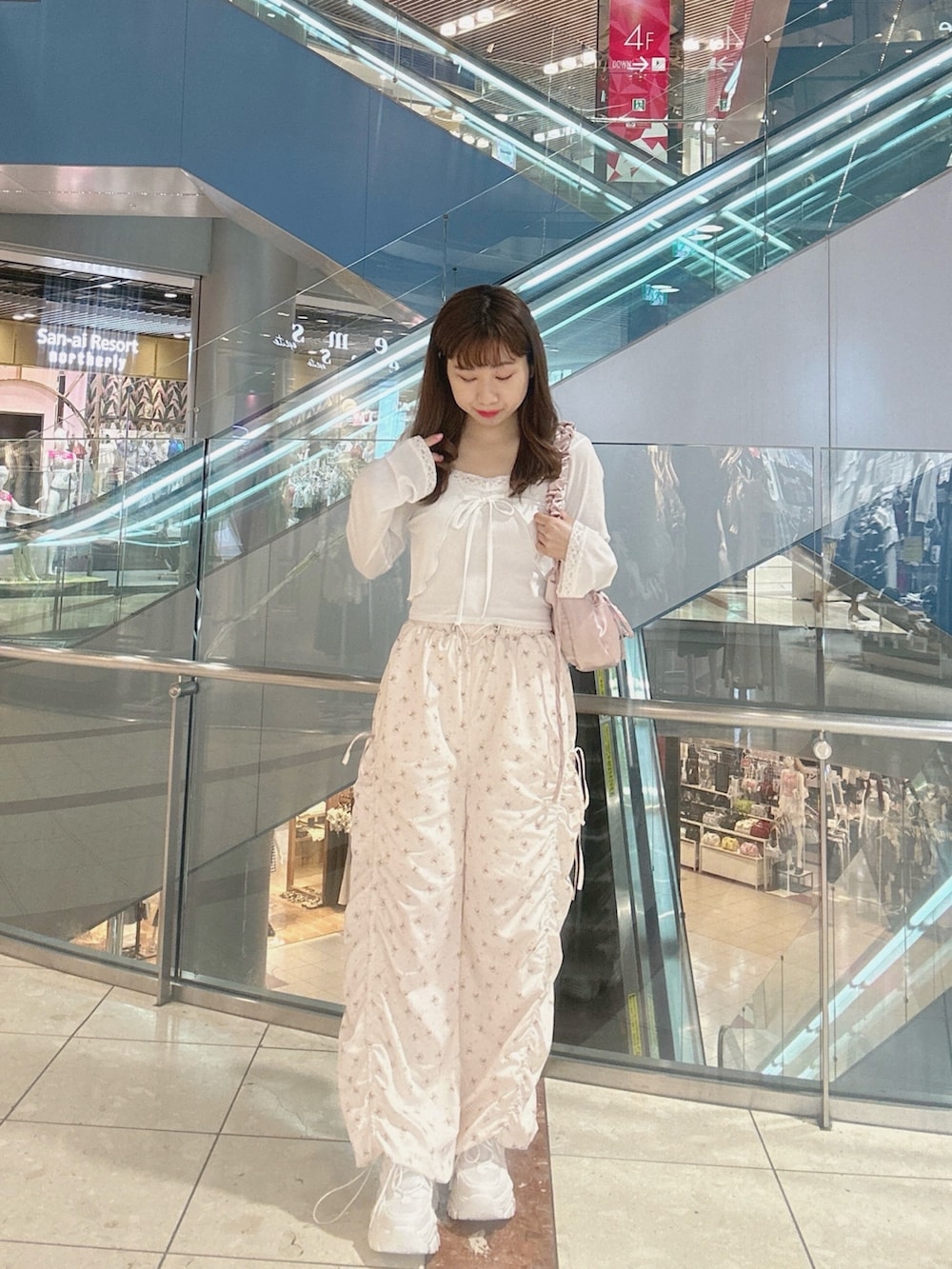 「アンサンブル、オトナ女子、お出かけコーデ、秋、パンツスタイル、カジュアルガーリー、低身長コーデ、バッグ、秋コーデ、骨格ウェーブ、プチプラ、韓国ファッション、着回しコーデ、秋服準備はじめました、オトナカジュアル」｜「OLIVE des OLIVEのランダムテレコボレロアンサンブル　1042060070（アンサンブル、ホワイト系）」を使った、chinamiさん（レディース・152cm）の夏コーディネートの2枚目の写真
