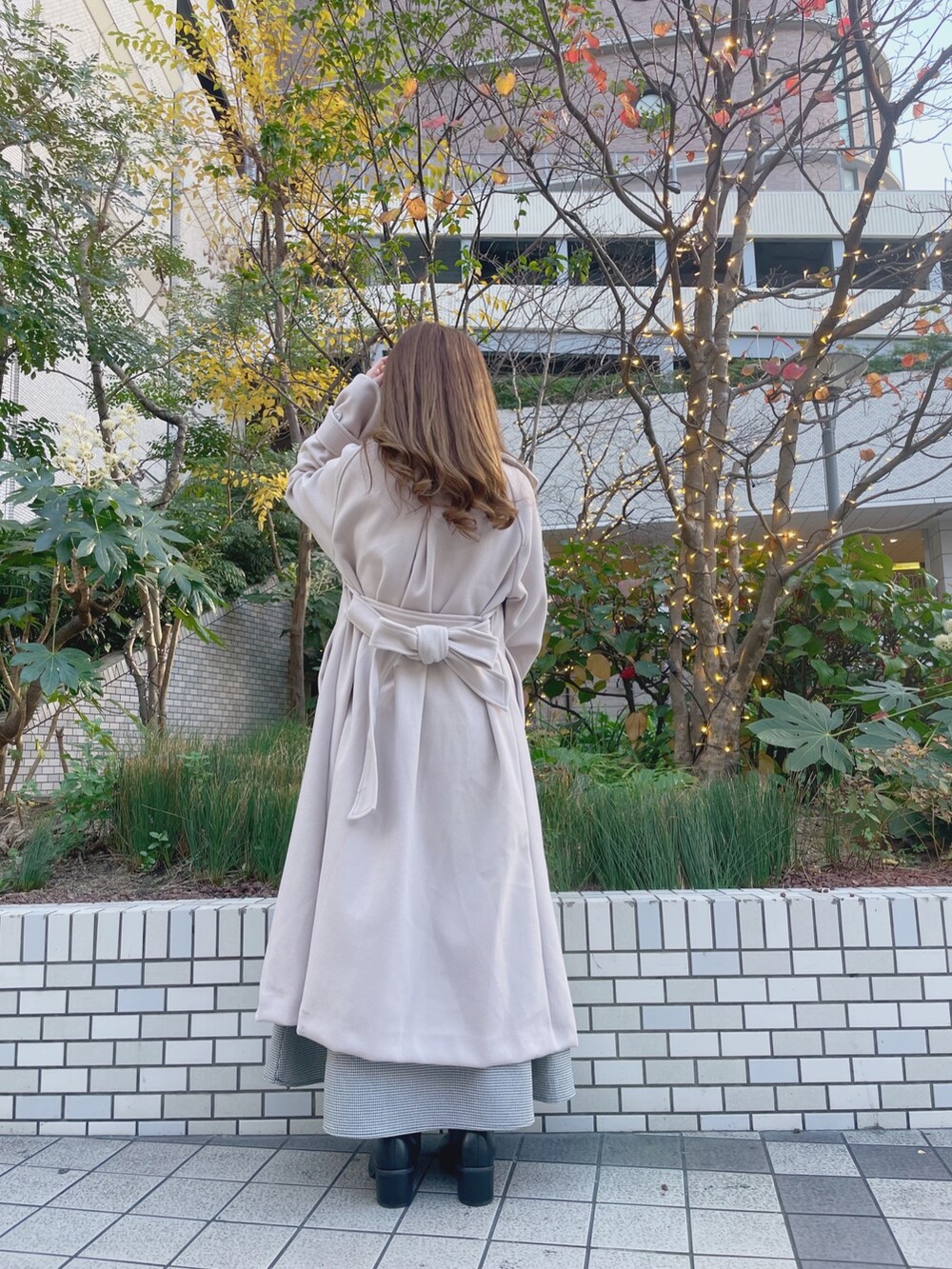 「冬コーデ、タートルネック、クリスマスに着たい服、ロングブーツ、アウターコーデ、クリスマスコーデ、冬のコーデ」｜「OLIVE des OLIVEのアイテム（ステンカラーコート、ホワイト系）」を使った、chinamiさん（レディース・152cm）の冬コーディネートの4枚目の写真