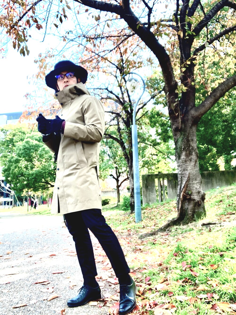 「大人カジュアル、ハット、革靴、コート、ユニクロ、UNIQLO、ロングコート」｜「CA4LAのアイテム（ハット、ブラック系）」を使った、Anthony.Tさん（メンズ・172cm）の冬コーディネートの5枚目の写真