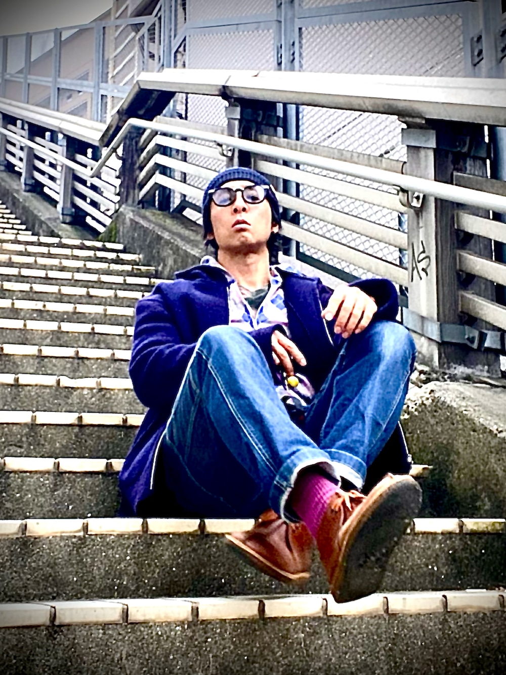 その他のパーカー、その他のTシャツ/カットソー、ブルー系のノーカラージャケットを着用したメンズの冬コーディネートの3枚目の写真