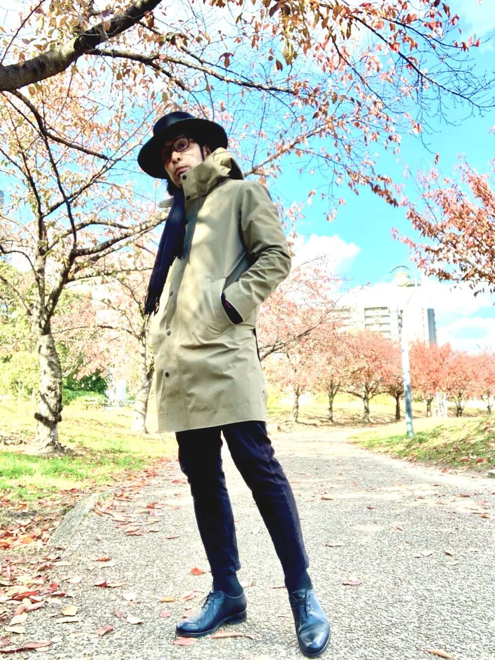 「大人カジュアル、ハット、革靴、コート、ユニクロ、UNIQLO、ロングコート」｜「CA4LAのアイテム（ハット、ブラック系）」を使った、Anthony.Tさん（メンズ・172cm）の冬コーディネートの2枚目の写真