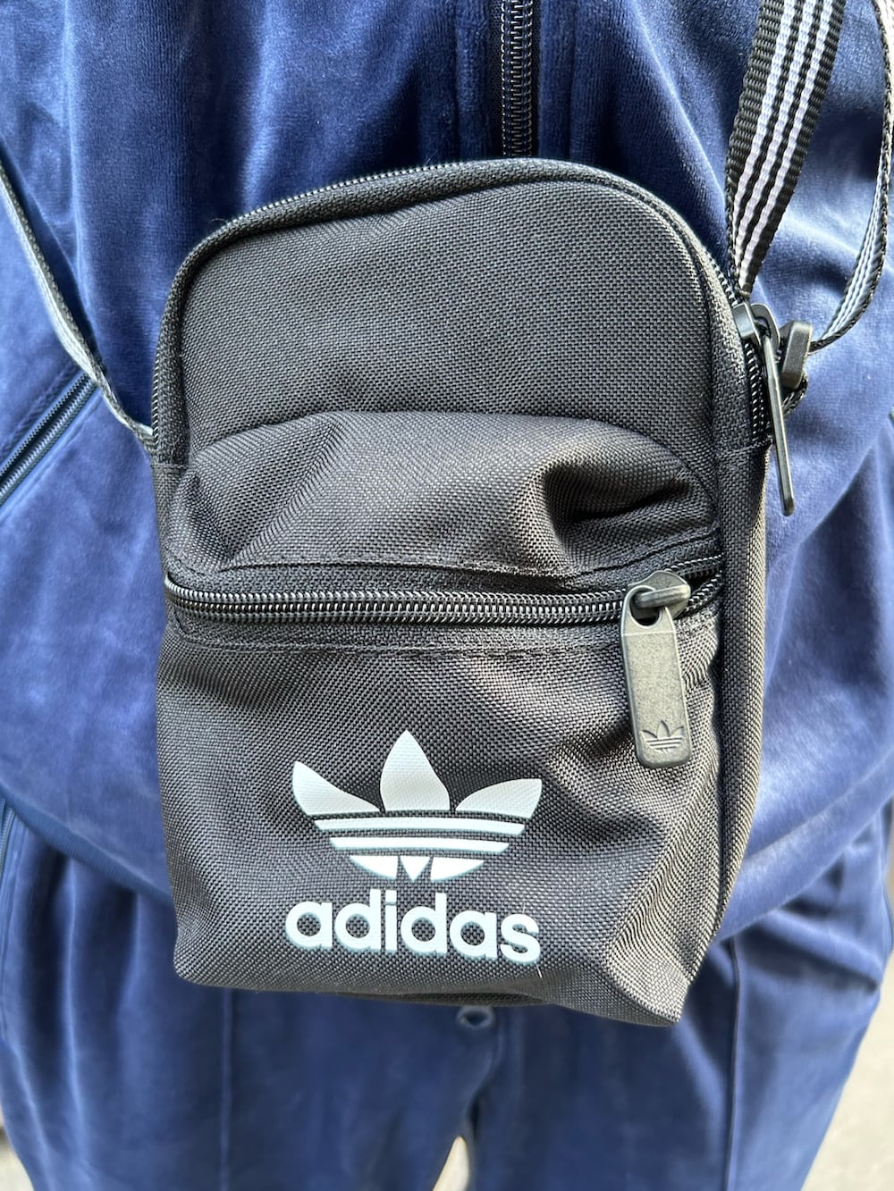 「スニーカー、アウター、adidas、ジャージ、アディダス、ファージャケット、adidas originals、カントリー、アディダスオリジナルス、ベッケンバウアー」｜「adidasのカントリー ジャパン / Country Japan（シューズ、ホワイト系）」を使った、MRさん（メンズ・177cm）の秋コーディネートの4枚目の写真