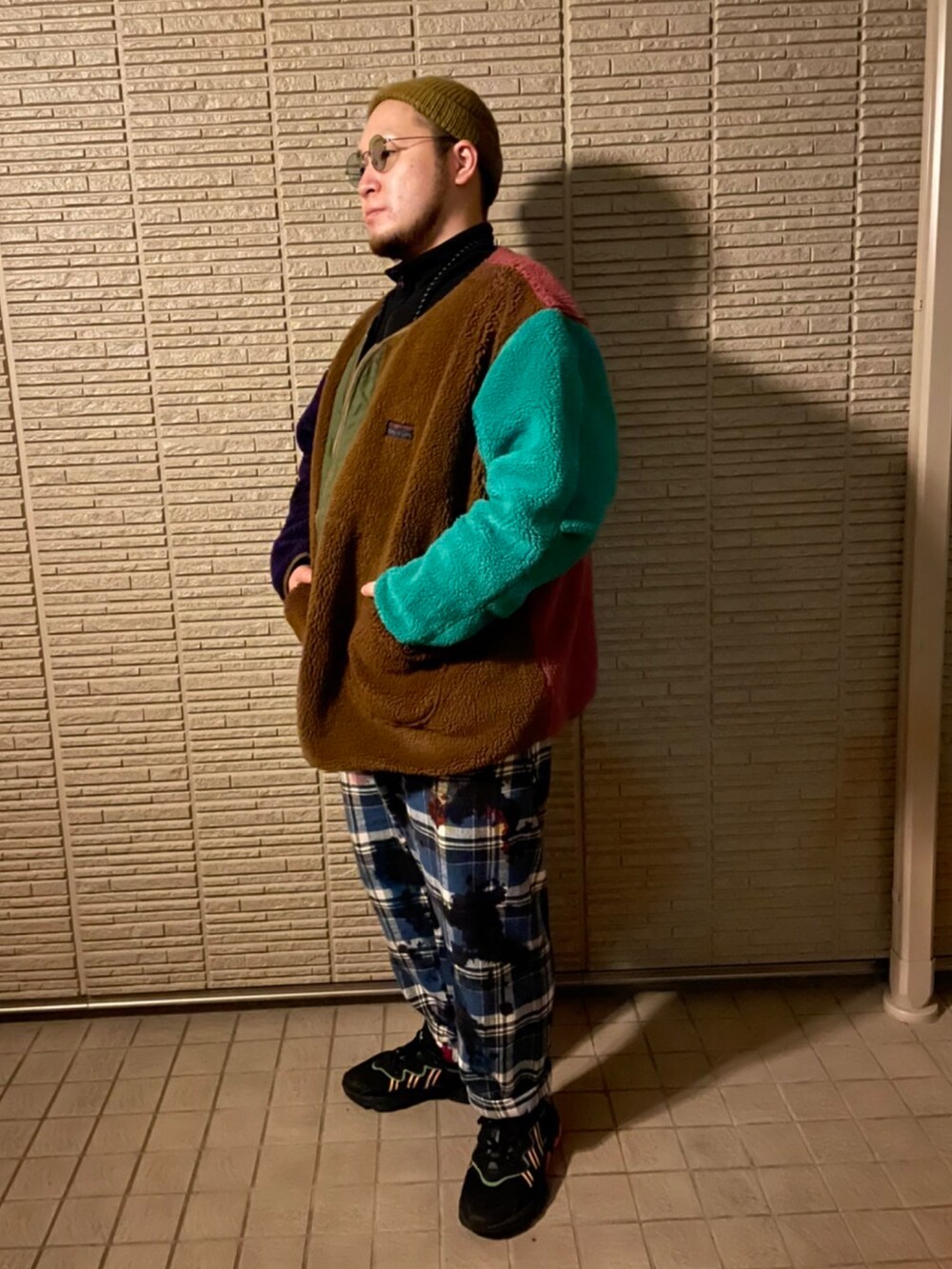 「クリスマスに着たい服、カジュアルコーデ、休日スタイル、ABU GARCIA、CAL O LINE、bohemians、adidas originals、FREAK’S STORE、go slow caravan、デブでもオシャレしたい、チェックパンツ、チェック柄に恋してる、ニット帽、サングラス、ボアジャケット」|「CAL O LINEのCAL O LINE/キャルオーライン 別注 CRAZY BOA FLEECE クレイジーボアフリース(ブルゾン、その他)」を使った、ウェザーさん(メンズ・166cm)の冬コーディネートの2枚目の写真