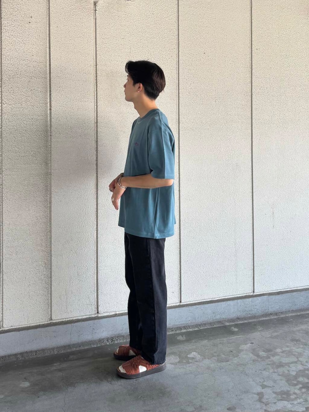 「l.l.bean、levi’s、一枚で決まるtシャツ」｜「Levi'sのLEVI’S　565 97 LOOSE STRAIGHT（デニムパンツ、ブラック系）」を使った、ゆうすけさん（メンズ・180cm）の夏コーディネートの3枚目の写真