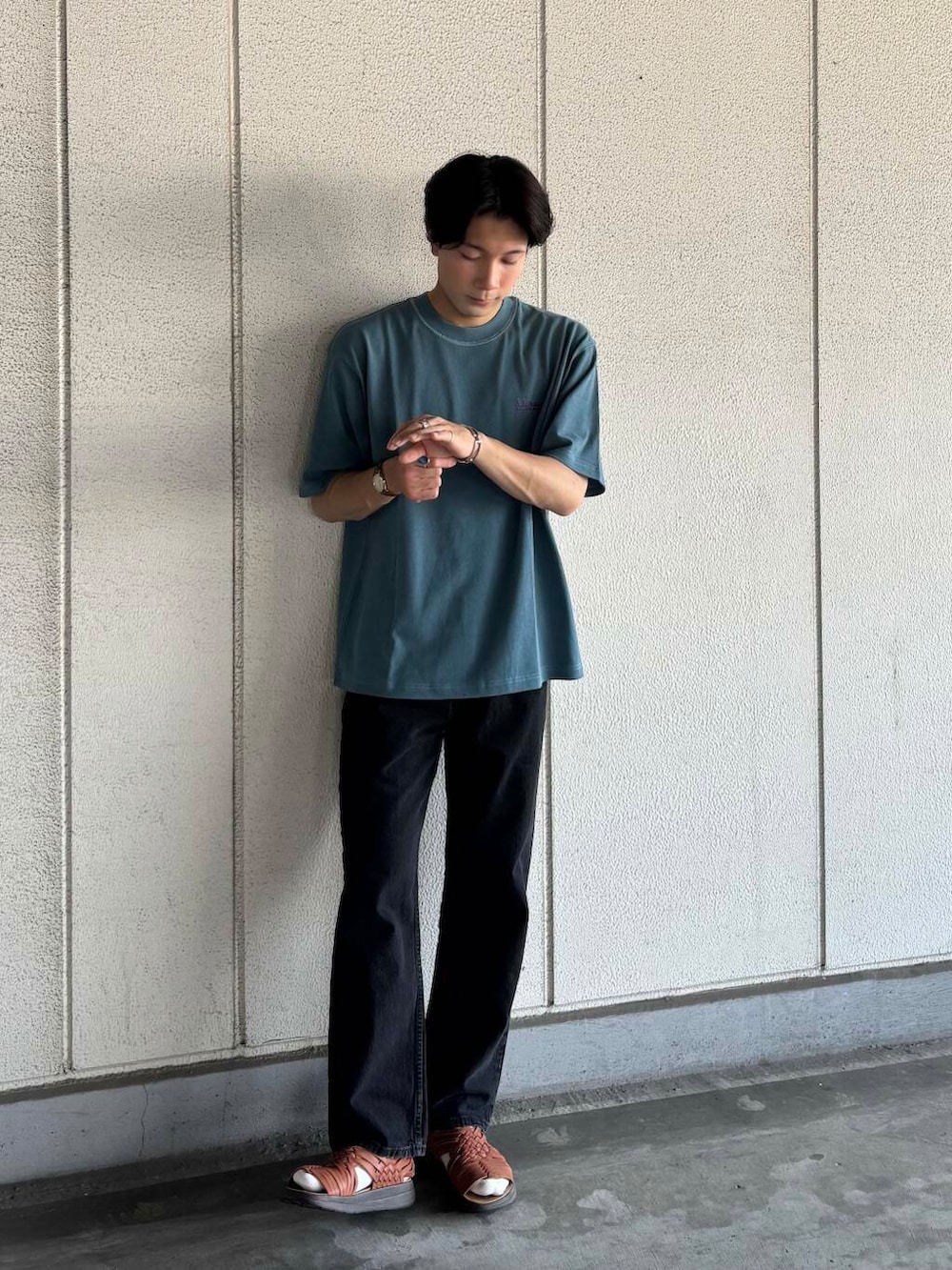 「l.l.bean、levi’s、一枚で決まるtシャツ」｜「Levi'sのLEVI’S　565 97 LOOSE STRAIGHT（デニムパンツ、ブラック系）」を使った、ゆうすけさん（メンズ・180cm）の夏コーディネートの2枚目の写真