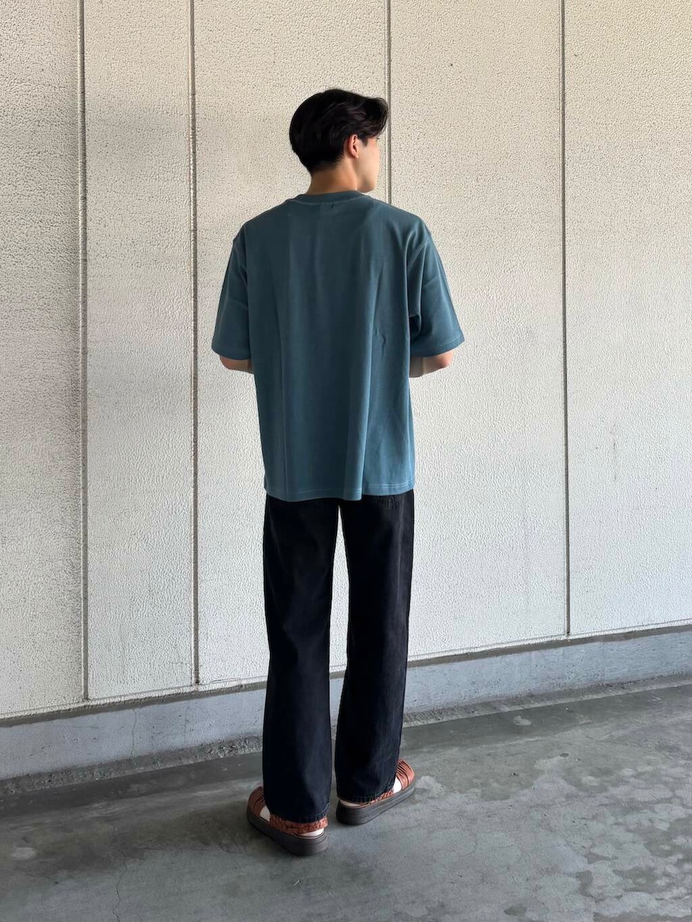 「l.l.bean、levi’s、一枚で決まるtシャツ」｜「Levi'sのLEVI’S　565 97 LOOSE STRAIGHT（デニムパンツ、ブラック系）」を使った、ゆうすけさん（メンズ・180cm）の夏コーディネートの4枚目の写真