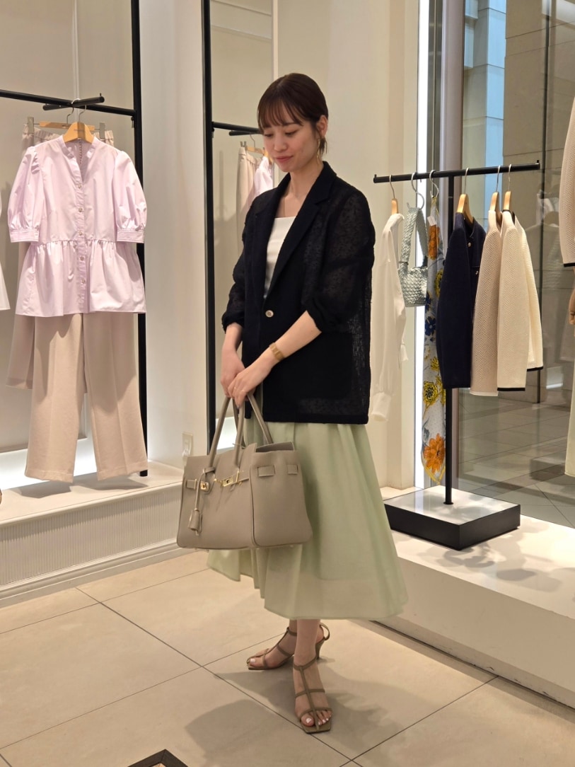 「セットアップ、初夏コーデ、大人かわいい、春服コーデ、キレイめ、オトナ女子、スカートスタイル、シアーシャツ」｜「NOLLEY’S Sophiのフラッグカラミテーラードジャケット（テーラードジャケット、ブラック系）」を使った、もーりーさん（レディース・164cm）の春コーディネートの3枚目の写真