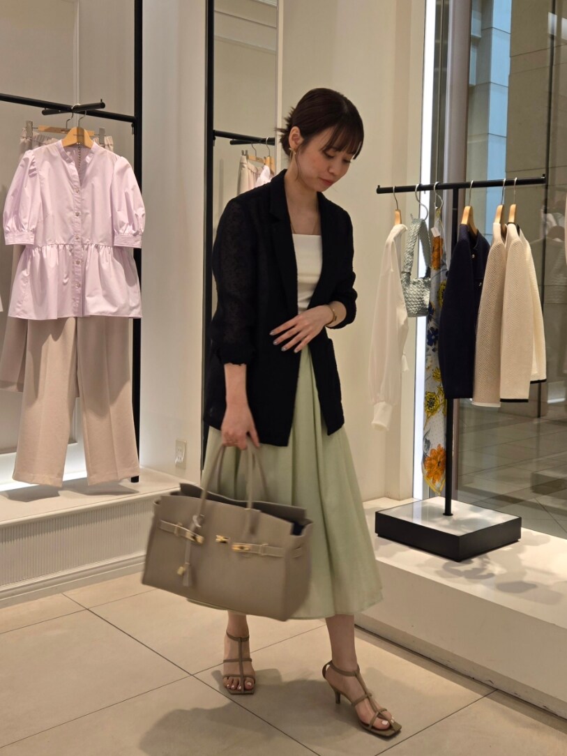 「セットアップ、初夏コーデ、大人かわいい、春服コーデ、キレイめ、オトナ女子、スカートスタイル、シアーシャツ」｜「NOLLEY’S Sophiのフラッグカラミテーラードジャケット（テーラードジャケット、ブラック系）」を使った、もーりーさん（レディース・164cm）の春コーディネートの5枚目の写真
