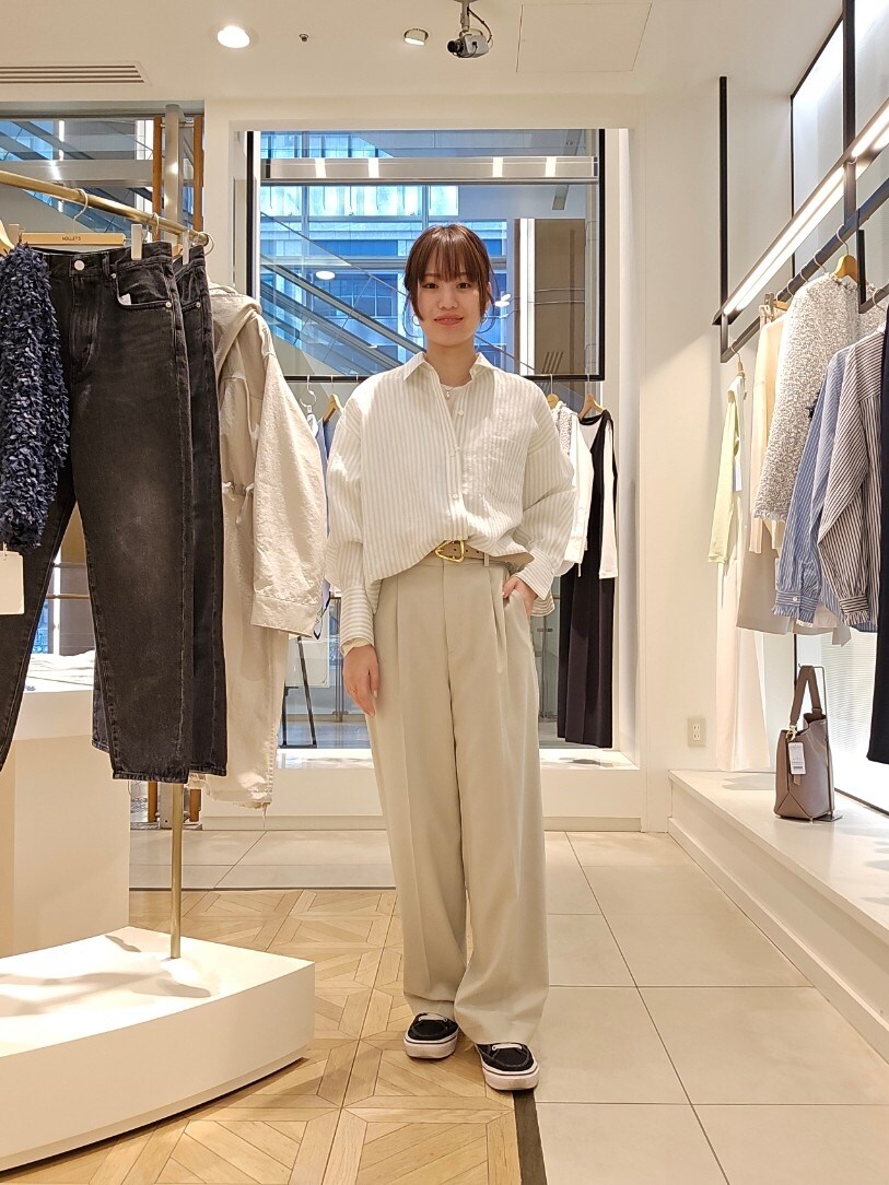 「レイヤードスタイル、春服コーデ、大人女子、パンツコーデ、休日スタイル、春先取り、春カラー」｜「NOLLEY’S Sophiの撥水タッサー HOOD COAT（ダッフルコート、ホワイト系）」を使った、もーりーさん（骨格ウェーブ・レディース・164cm）の冬コーディネートの4枚目の写真