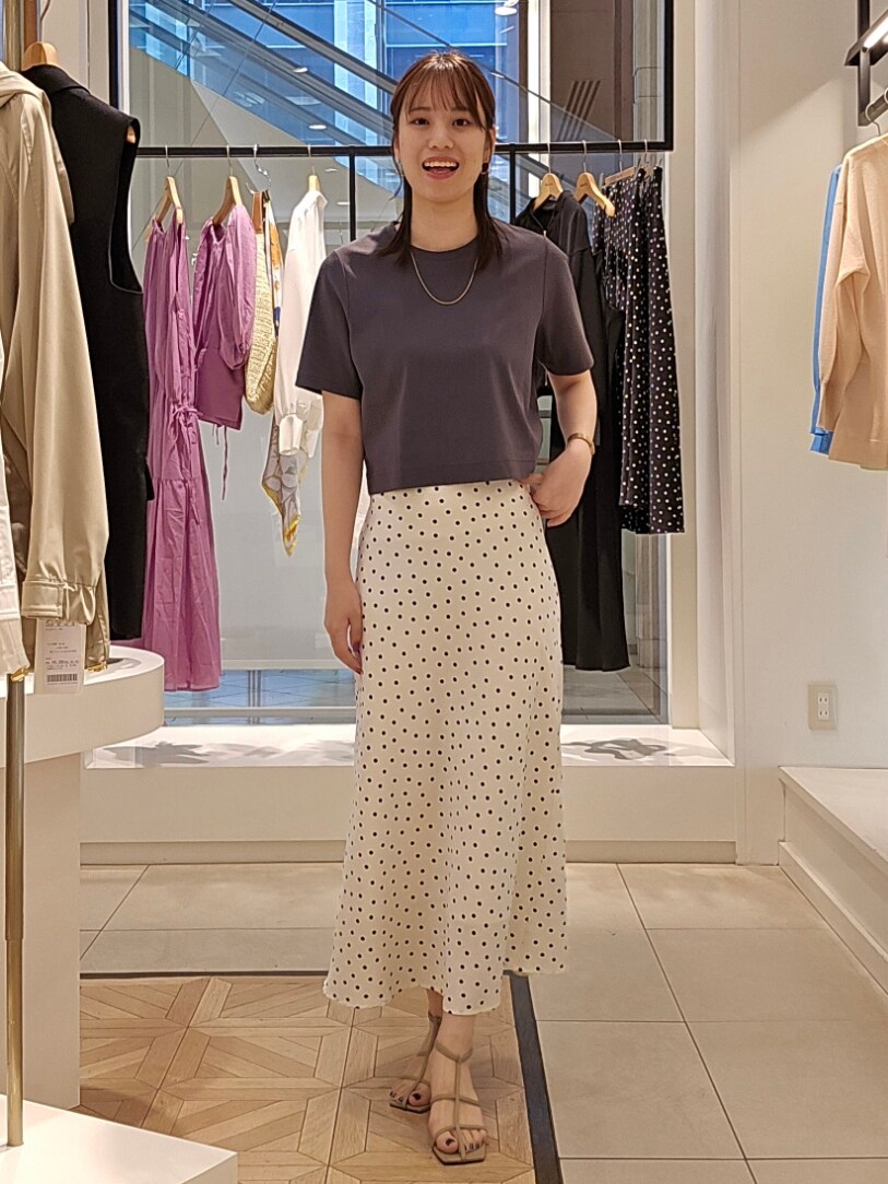 「シンプルスタイル、オトナカワイイ、サンダル、ドット、Tシャツ、Tシャツコーデ」｜「NOLLEY’S SophiのW&W ショート丈Tシャツ（Tシャツ/カットソー、グレー系）」を使った、もーりーさん（レディース・164cm）の春コーディネートの6枚目の写真