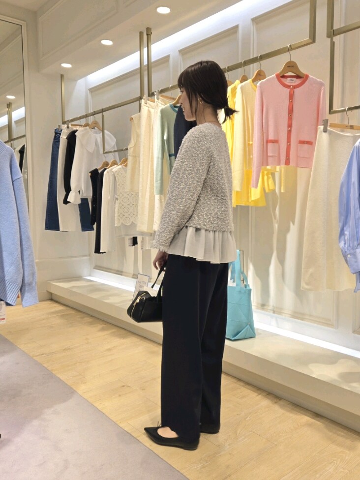 「大人ファッション、お出かけコーデ、サテンパンツ、セレモニー、ツイード、卒業式、入学式、ぺプラムトップス」｜「NOLLEY’S Sophiのファンシーツイードレイヤードプルオーバーブラウス（シャツ/ブラウス、ホワイト系）」を使った、もーりーさん（骨格ウェーブ・レディース・164cm）の冬コーディネートの3枚目の写真