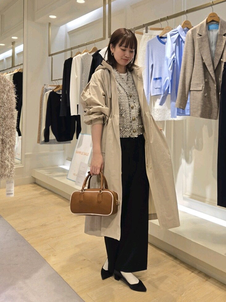 「ロンT、春服コーデ、着回しコーデ、ワイドパンツ、ツイード、フーデットコート、フード、ロングコート、セレモニー、ジレ、横長バッグ、ミニバッグ」｜「NOLLEY’Sの【撥水加工】フーテッドコート（ダッフルコート、ベージュ系）」を使った、もーりーさん（骨格ウェーブ・レディース・164cm）の春コーディネートの4枚目の写真