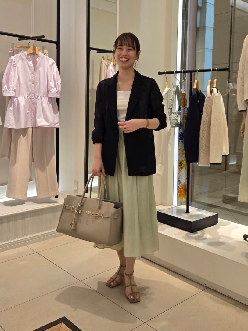 「セットアップ、初夏コーデ、大人かわいい、春服コーデ、キレイめ、オトナ女子、スカートスタイル、シアーシャツ」｜「NOLLEY’S Sophiのフラッグカラミテーラードジャケット（テーラードジャケット、ブラック系）」を使った、もーりーさん（レディース・164cm）の春コーディネートの4枚目の写真