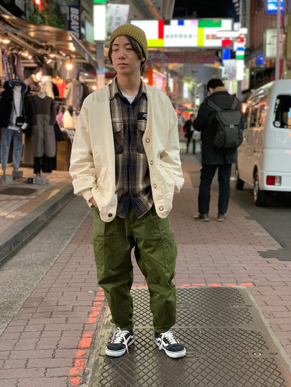 「AVIREX、大人カジュアル、春、春コーデ、大人コーデ、今日のコーデ、カーディガン、シャツスタイル、チェックシャツ、カーキ、カーキパンツ、ファッションの力を信じよう」｜「AVIREXのチェックシャツ ハリケーン ハンター/L/S CHECK SHIRT HURRICANE HUNTER/アヴィレックス/AVIREX（シャツ/ブラウス、ブルー系）」を使った、INOUEさん（メンズ・164cm）の冬コーディネートの3枚目の写真