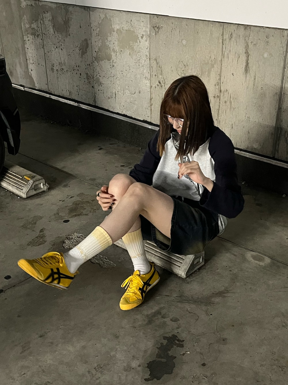 「秋コーデ、テーマパークコーデ、シティーガール、メンズライク、ハーフパンツ、ハーフデニム、リンガーTシャツ、ロンT、メガネ、カジュアル、スポーツミックス、秋服、オトナカジュアル、デニムコーデ、いいね、save、フォローお願いします🤑」｜「WEGOのWEGO/【24年秋冬新作】ヴィンテージウォッシュデニムハーフパンツ（デニムパンツ、ブルー系）」を使った、manaさん（レディース・166cm）の秋コーディネートの2枚目の写真