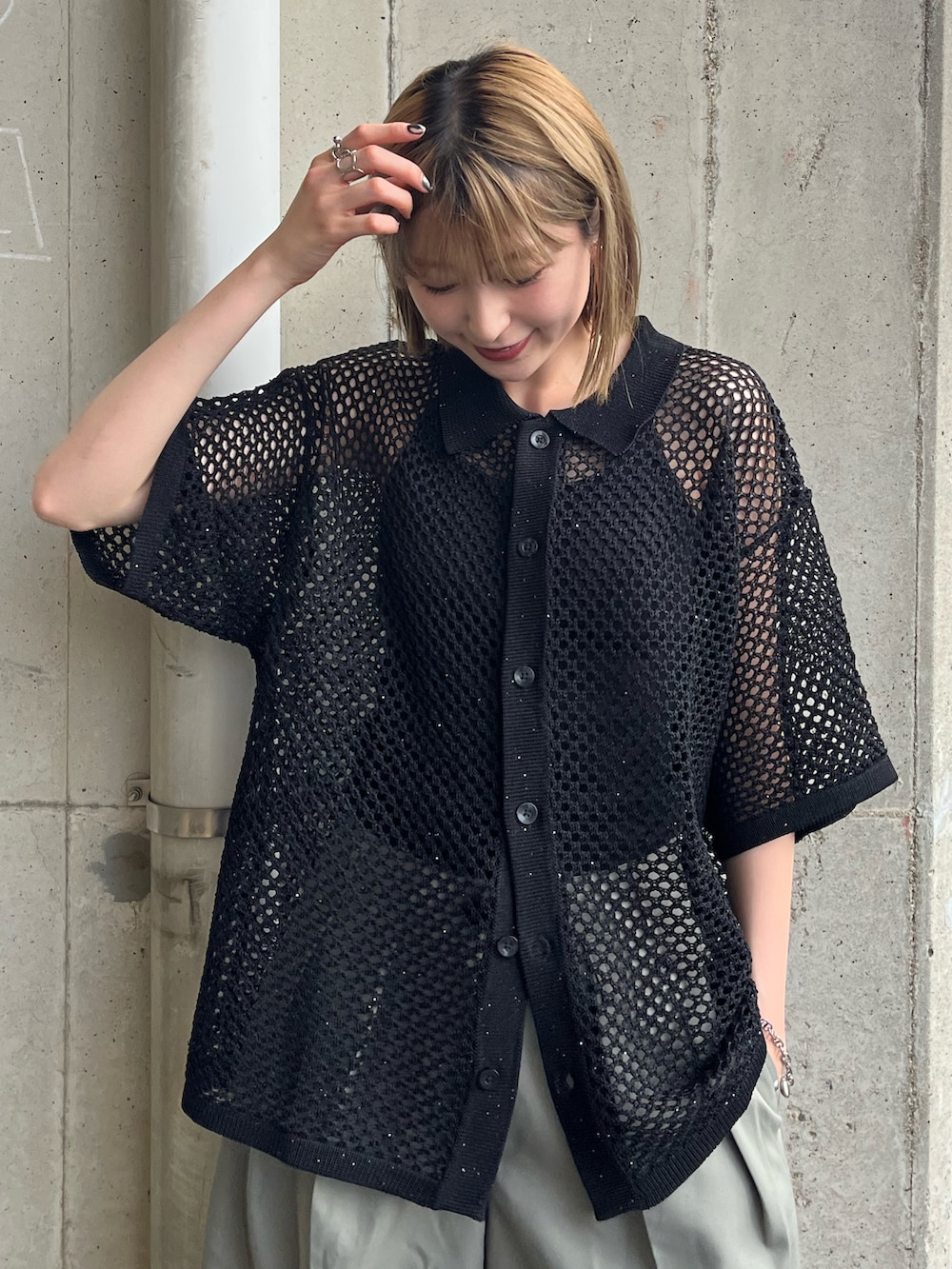 「PR、シャツ、メッシュシャツ、夏服、メンズファッション、メンズライク、カジュアルコーデ、ZOZO、ZOZOTOWN、夏ルックで気分アップ、ジョーツ、ハーフパンツ、シアートップス、ラメトップス、モード」｜「Confirmの25SS スパンコール メッシュシャツ ユニセックス（シャツ/ブラウス、ブラック系）」を使った、manaさん（骨格ナチュラル・レディース・166cm）の夏コーディネートの3枚目の写真