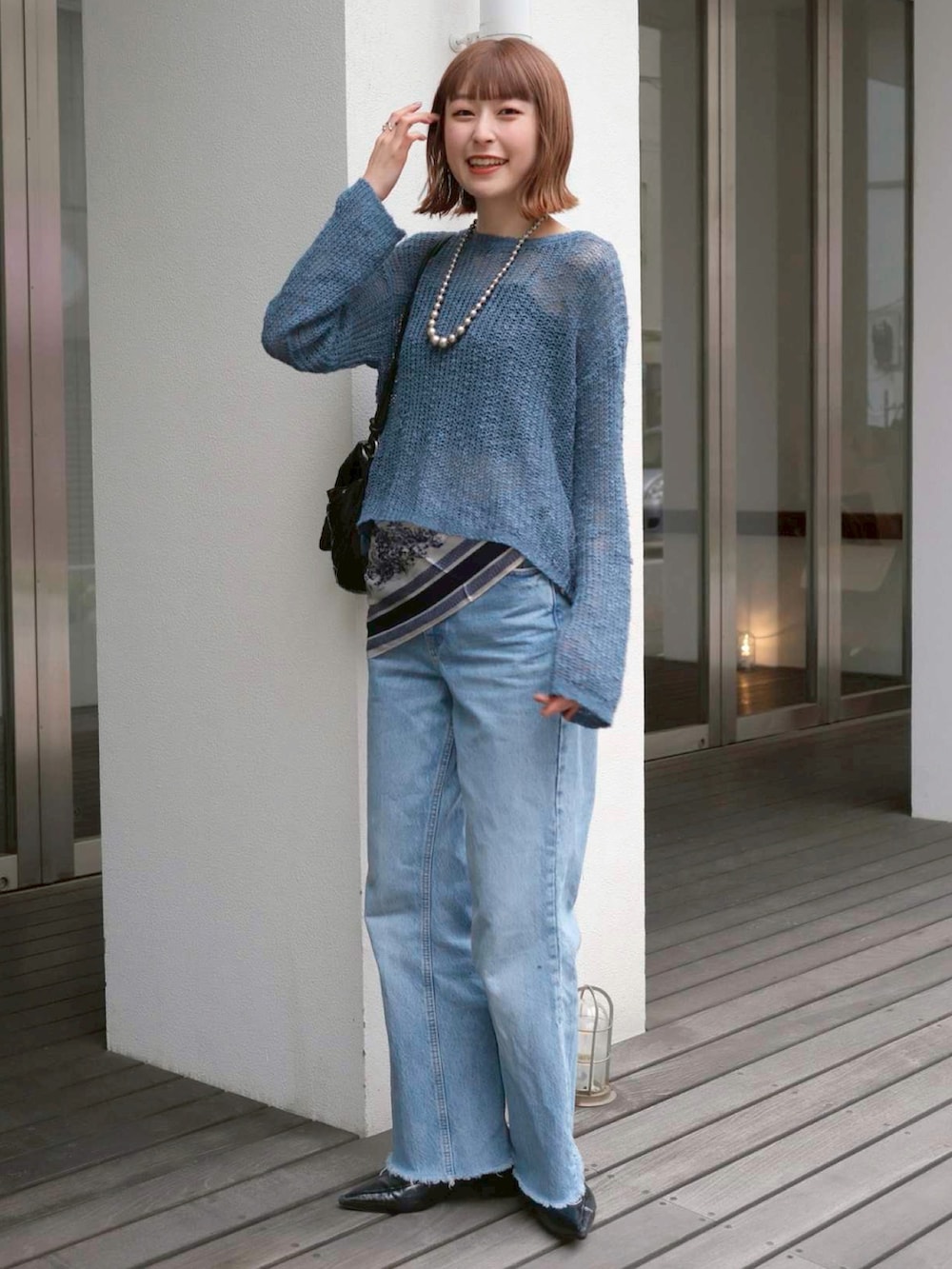 「ワイドパンツ、シアートップス、シアーニット、青、スカーフアレンジ、スカーフ、レイヤードスタイル、春コーデ、春夏コーデ、ワントーンコーデ、キレイめ、プチプラ」｜「しまむらのアイテム（ニット/セーター、ブルー系）」を使った、manaさん（骨格ナチュラル・レディース・166cm）の春コーディネートの2枚目の写真