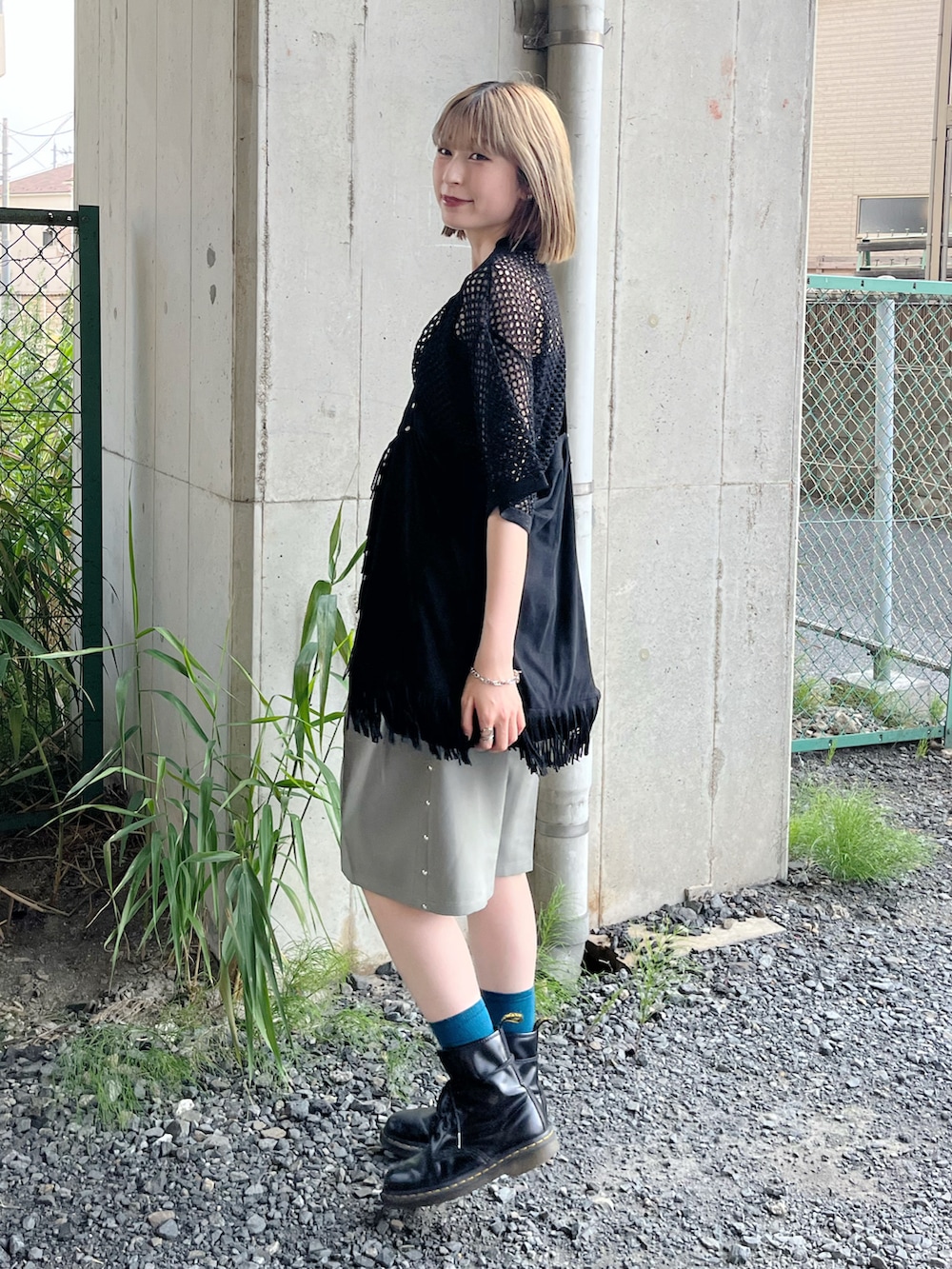 「PR、シャツ、メッシュシャツ、夏服、メンズファッション、メンズライク、カジュアルコーデ、ZOZO、ZOZOTOWN、夏ルックで気分アップ、ジョーツ、ハーフパンツ、シアートップス、ラメトップス、モード」｜「Confirmの25SS スパンコール メッシュシャツ ユニセックス（シャツ/ブラウス、ブラック系）」を使った、manaさん（骨格ナチュラル・レディース・166cm）の夏コーディネートの2枚目の写真