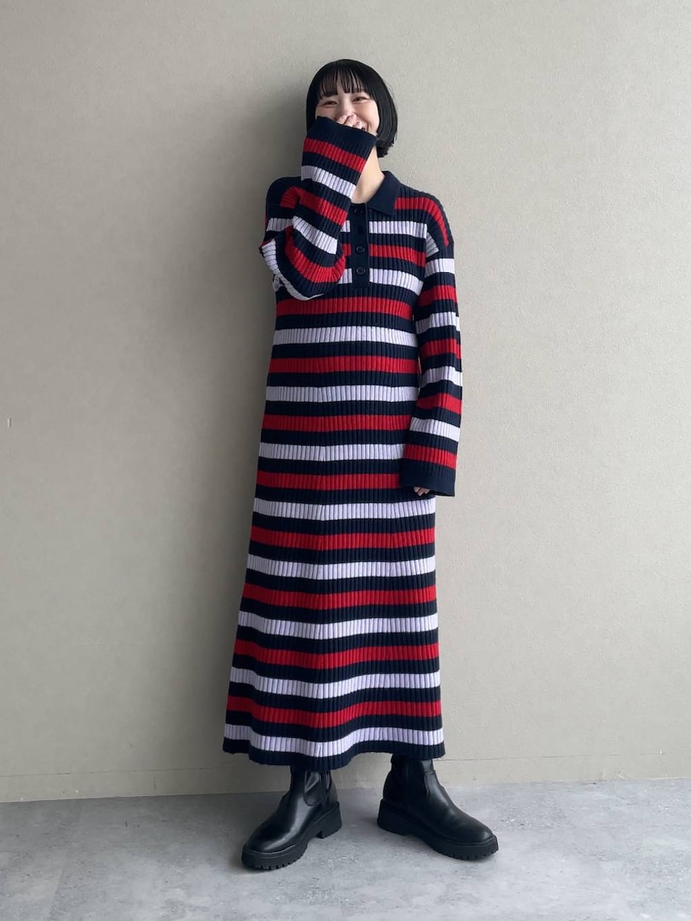 その他のワンピースを着用したレディースの秋コーディネートの3枚目の写真