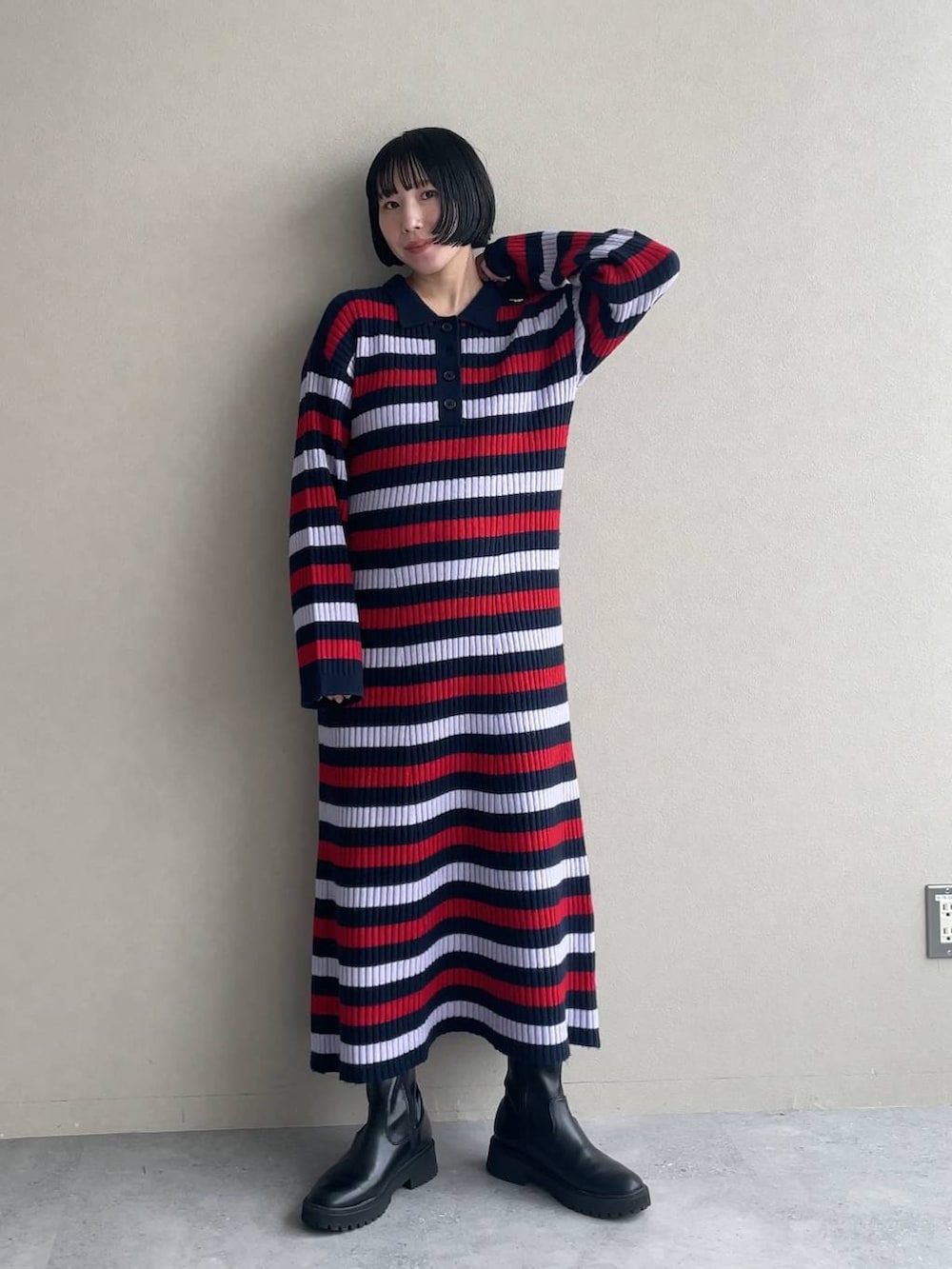 その他のワンピースを着用したレディースの秋コーディネートの2枚目の写真