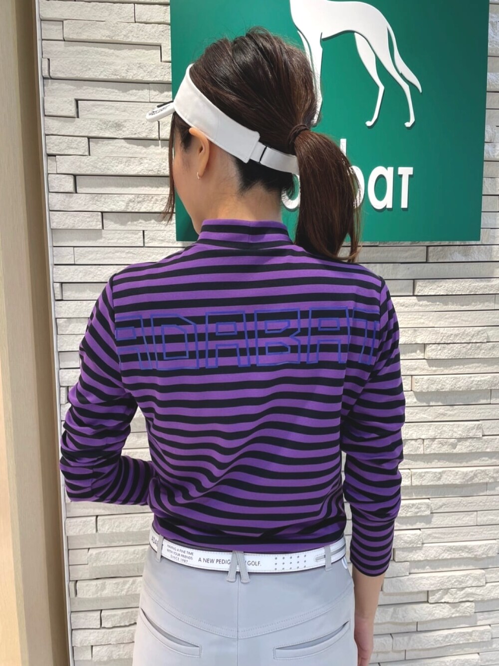 「アダバット、adabat、ゴルフ、ゴルフウェア、スポーツウェア、ボーダー、ボーダートップス、秋コーデ」｜「adabatの【UVカット/吸水速乾】ボーダーデザイン 長袖 モックネックプルオーバー（Tシャツ/カットソー、パープル系）」を使った、Hさん（レディース・160cm）の秋コーディネートの3枚目の写真