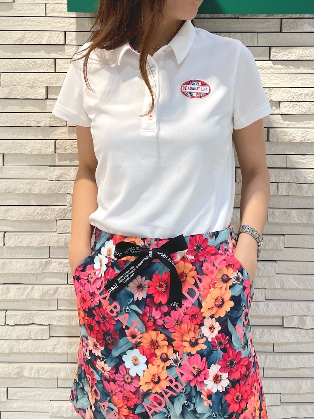 「アダバット、adabat、ゴルフ、ゴルフウェア、ゴルフ女子、ゴルフスタイル、スポーツ、スポーツウェア、花柄スカート、花柄」｜「adabatのフラワー柄 台形スカート（スカート、ピンク系）」を使った、Hさん（レディース・160cm）の夏コーディネートの4枚目の写真