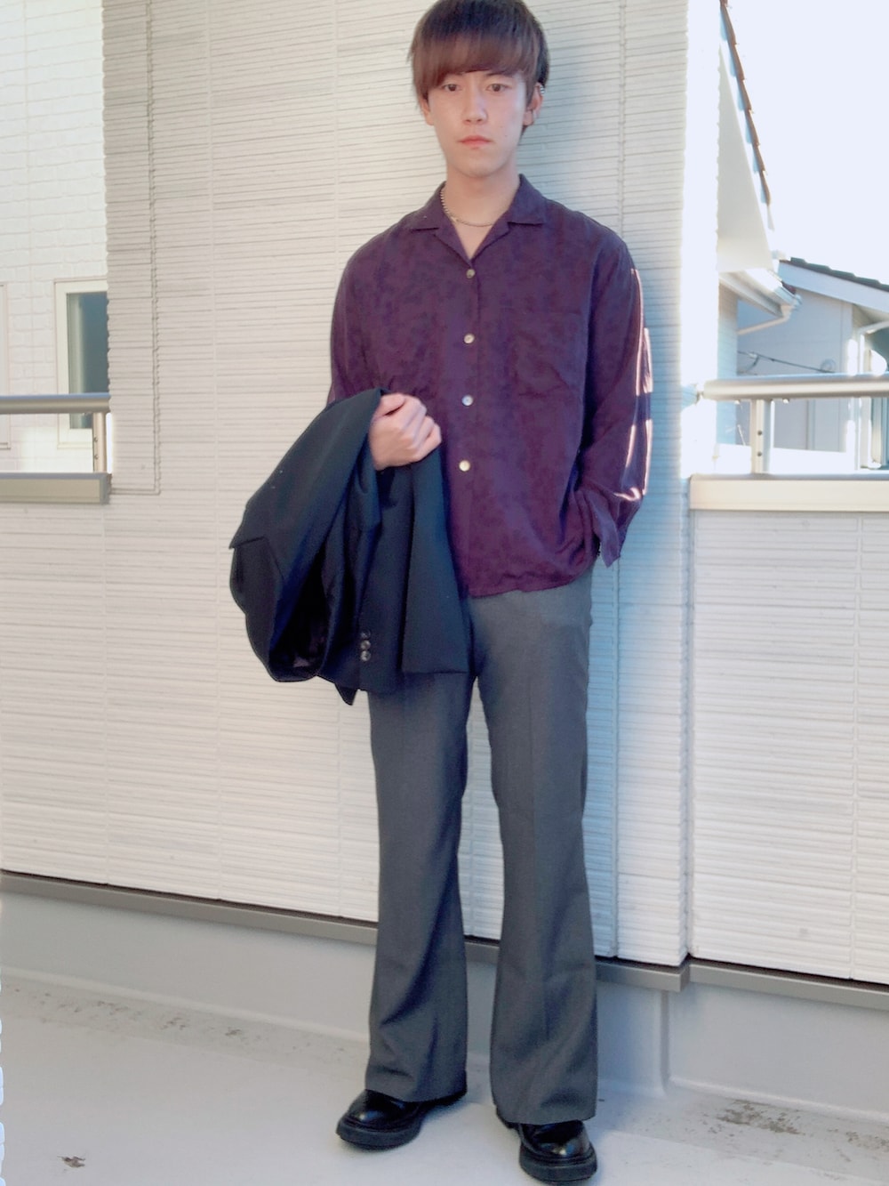 「秋服、きれいめカジュアル、パープル、キレイめ、柄シャツ、URU」｜「URUのアイテム（シャツ/ブラウス、パープル系）」を使った、たかさん（メンズ・172cm）の秋コーディネートの2枚目の写真