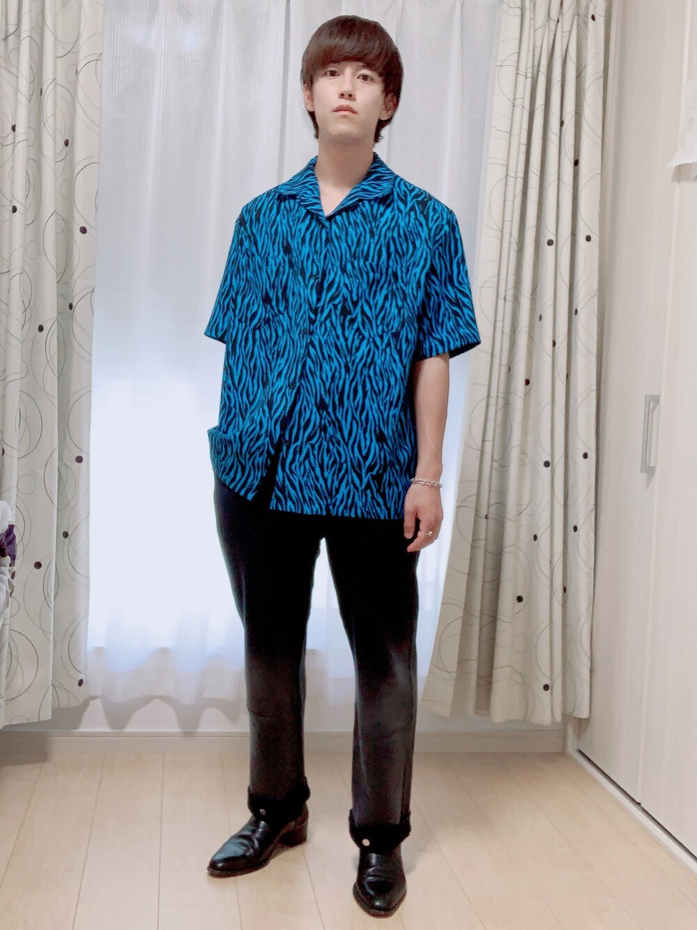 「お出かけコーデ、柄シャツ、ゼブラ柄、青、オープンカラーシャツ」｜「WE11DONEのアイテム（シャツ/ブラウス、ブルー系）」を使った、たかさん（メンズ・172cm）の夏コーディネートの3枚目の写真