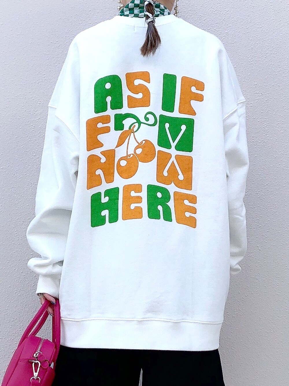 「レイヤードスタイル、スウェット、バックプリント、ロングブーツ、ハーフパンツ、ショートパンツ、休日スタイル、着回しコーデ、ビッグシルエット、ハイネック、アクセントカラー、ミニバッグ、ショルダーバッグ、私の推しブランド」｜「apres jour mignonのアイテム（トップス、グリーン系）」を使った、SHIZUKA❁⃘*.ﾟさん（レディース・160cm）の冬コーディネートの3枚目の写真