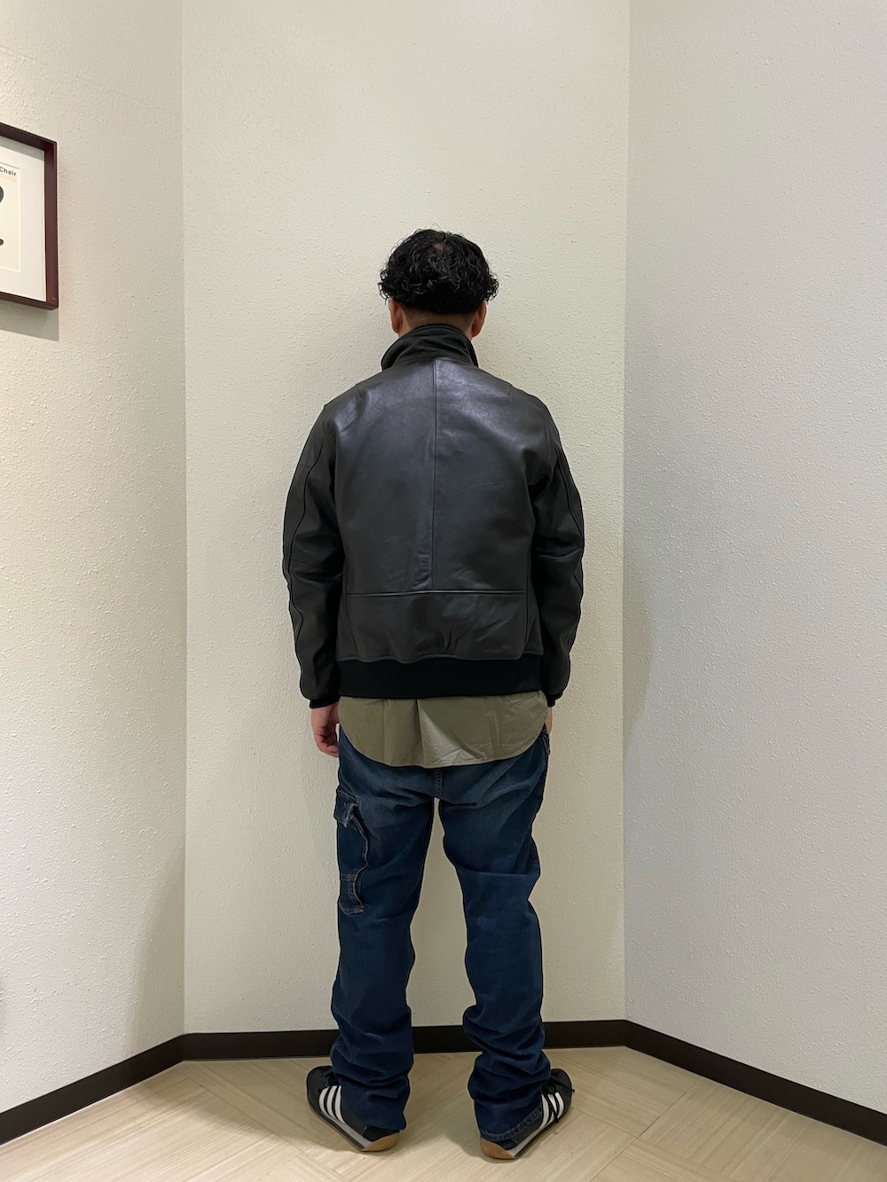 「ダウンジャケット、ストリート、AVIREX、フリース、ootd、シンプルスタイル、冬アウター、いいね、save、フォローお願いします🤑、ファッションの力を信じよう、マイベストコーデ2024」｜「AVIREXのSTAND LEATHER MA-1 MOD JACKET / スタンド レザー MA-1 モディファイ ジャケット / AVIREX / アヴィレックス（MA-1、ブラック系）」を使った、Yu OTSUKAさん（メンズ・176cm）の冬コーディネートの2枚目の写真