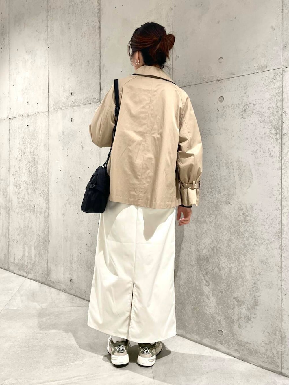 「スニーカー、ニット、デートコーデ、ママコーデ、きれいめカジュアル、SonnyLabel、春コーデ、サニーレーベル、春アウター、newarrival、30代、ママファッション、骨格ウェーブ、30代前半、イエベ秋」|「URBAN RESEARCH Sonny Labelのスウェットライクニット(ニット/セーター、グレー系)」を使った、アサミさん(レディース・163cm)の冬コーディネートの4枚目の写真