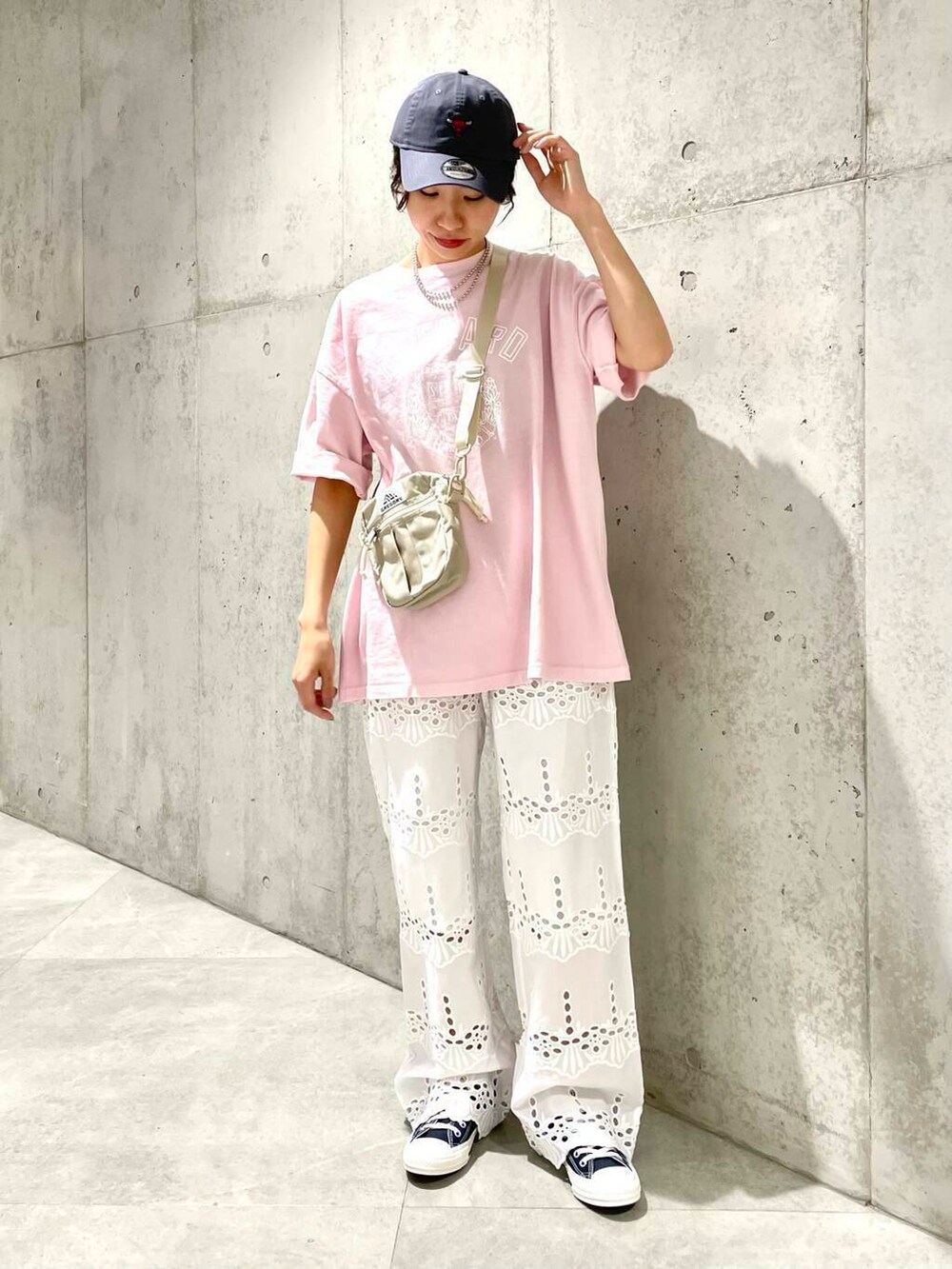 「カジュアル、スポーツミックス、ママコーデ、SonnyLabel、春コーデ、サニーレーベル、夏コーデ、newarrival、休日スタイル、フェスコーデ、30代、ママファッション、淡色コーデ、旅行コーデ、骨格ウェーブ」｜「CONVERSE ALL STARのCONVERSE　ALL STAR WASHED CANVAS OX（スニーカー、ブルー系）」を使った、アサミさん（レディース・163cm）の春コーディネートの3枚目の写真