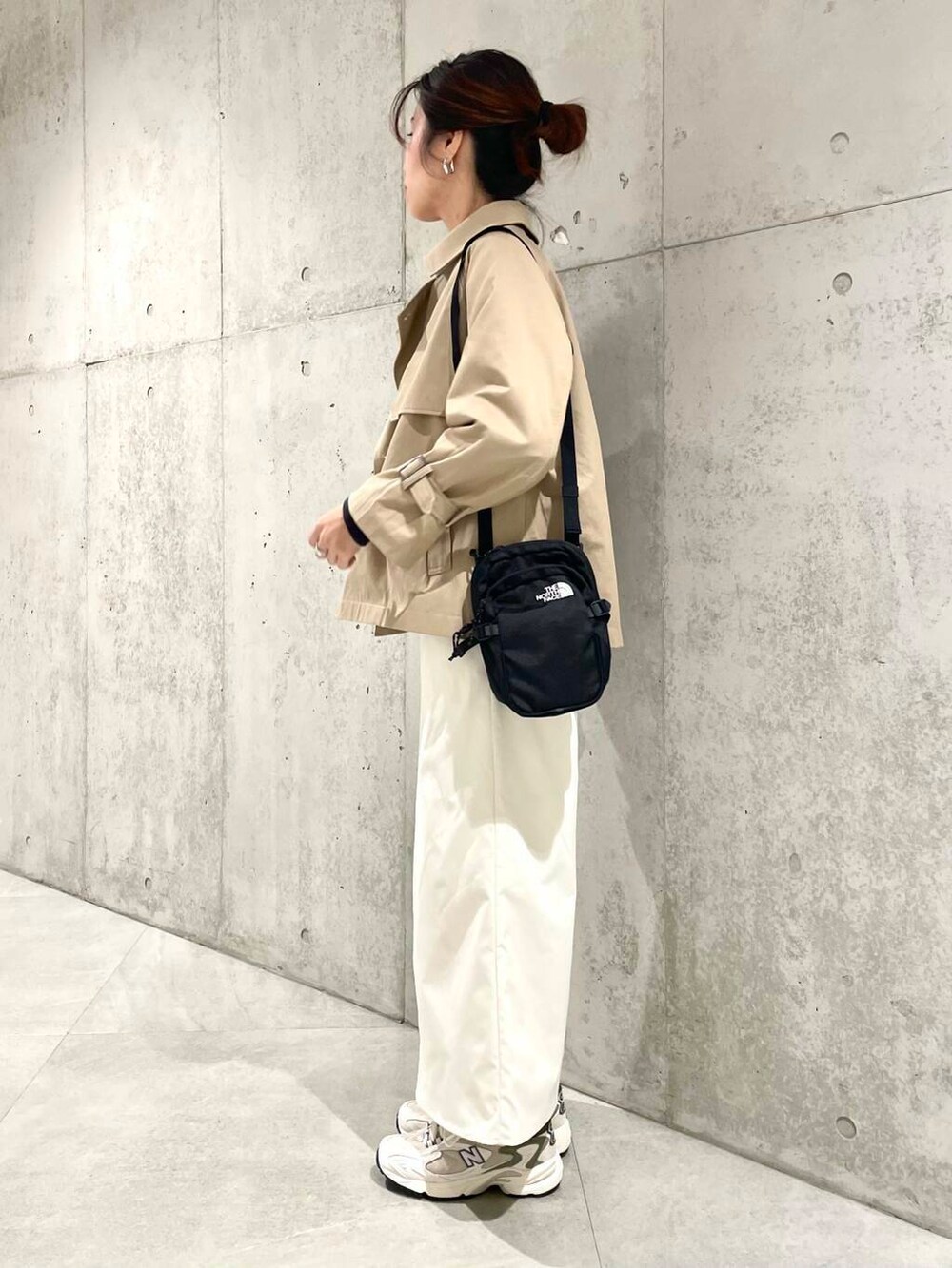 「スニーカー、ニット、デートコーデ、ママコーデ、きれいめカジュアル、SonnyLabel、春コーデ、サニーレーベル、春アウター、newarrival、30代、ママファッション、骨格ウェーブ、30代前半、イエベ秋」|「URBAN RESEARCH Sonny Labelのスウェットライクニット(ニット/セーター、グレー系)」を使った、アサミさん(レディース・163cm)の冬コーディネートの3枚目の写真
