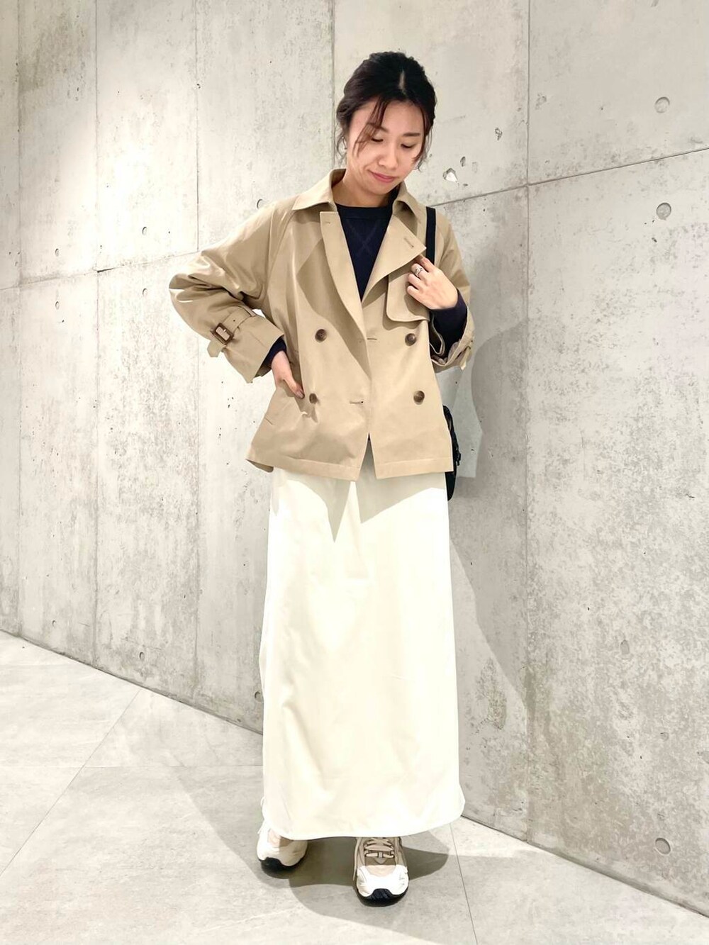 「スニーカー、ニット、デートコーデ、ママコーデ、きれいめカジュアル、SonnyLabel、春コーデ、サニーレーベル、春アウター、newarrival、30代、ママファッション、骨格ウェーブ、30代前半、イエベ秋」|「URBAN RESEARCH Sonny Labelのスウェットライクニット(ニット/セーター、グレー系)」を使った、アサミさん(レディース・163cm)の冬コーディネートの2枚目の写真