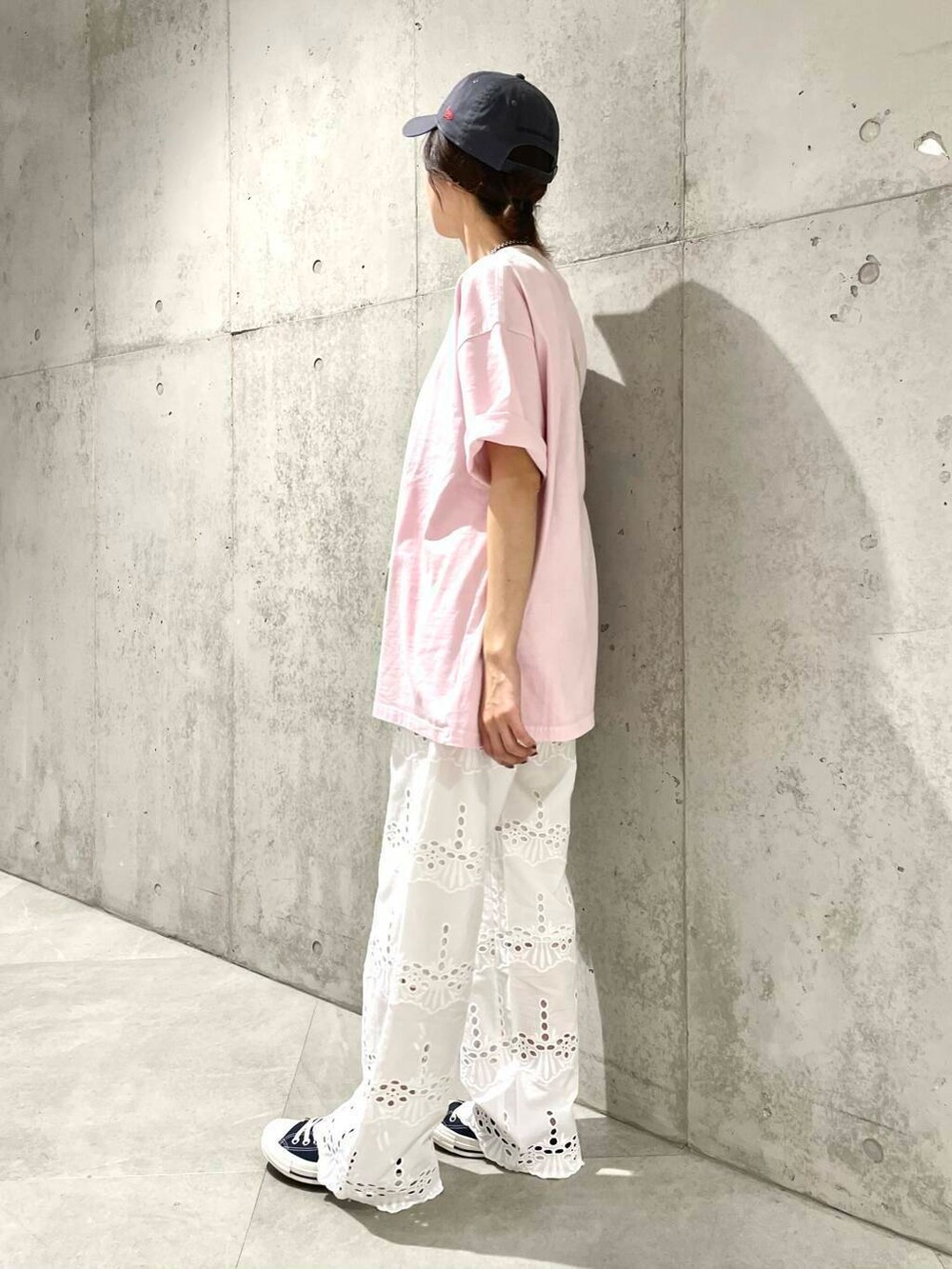 「カジュアル、スポーツミックス、ママコーデ、SonnyLabel、春コーデ、サニーレーベル、夏コーデ、newarrival、休日スタイル、フェスコーデ、30代、ママファッション、淡色コーデ、旅行コーデ、骨格ウェーブ」｜「CONVERSE ALL STARのCONVERSE　ALL STAR WASHED CANVAS OX（スニーカー、ブルー系）」を使った、アサミさん（レディース・163cm）の春コーディネートの4枚目の写真