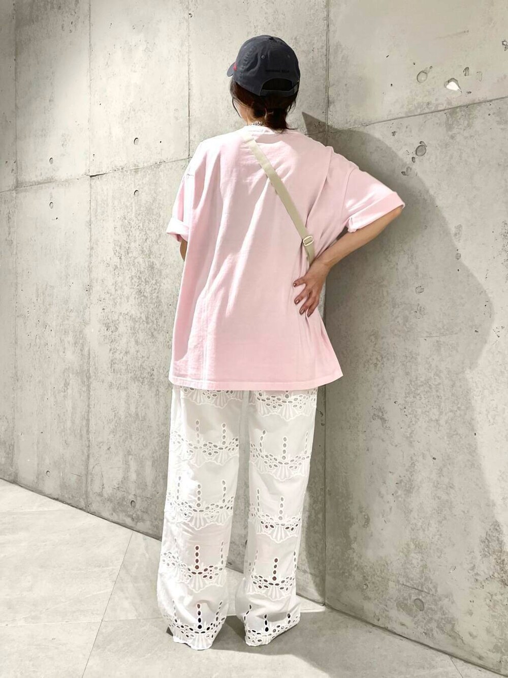「カジュアル、スポーツミックス、ママコーデ、SonnyLabel、春コーデ、サニーレーベル、夏コーデ、newarrival、休日スタイル、フェスコーデ、30代、ママファッション、淡色コーデ、旅行コーデ、骨格ウェーブ」｜「CONVERSE ALL STARのCONVERSE　ALL STAR WASHED CANVAS OX（スニーカー、ブルー系）」を使った、アサミさん（レディース・163cm）の春コーディネートの5枚目の写真