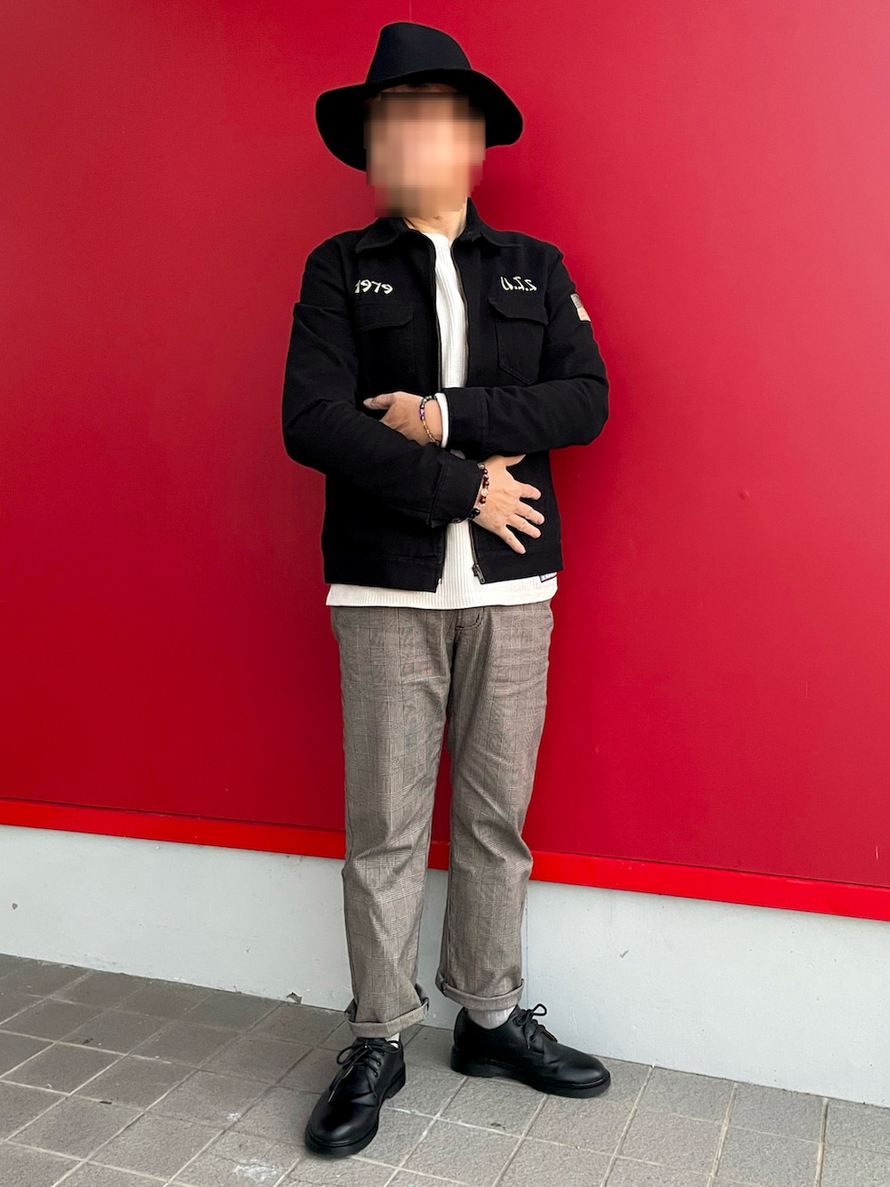 「冬アウター、最近のいい感じコーデ、フルジップジャケット、5ポケットパンツ、グレンチェックパンツ、サーマルカットソー、ワッフルロンＴ、中折れハット、ポストマンシューズ、TAKEO KIKUCHI、Wrangler、KRIFF MAYER」｜「Wranglerのアイテム（その他パンツ、グレー系）」を使った、Yukioさん（メンズ・173cm）の冬コーディネートの3枚目の写真