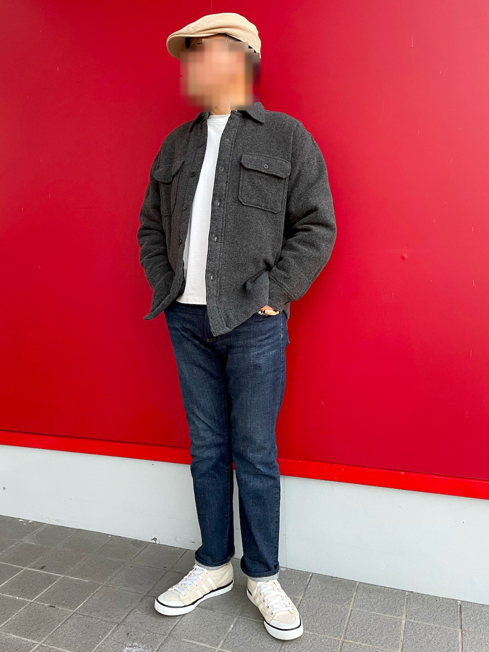 「秋のコーデ、CPOジャケット、ロンT、ハンチング、スリムデニム、ハイカットスニーカー、GAP、adidas originals」｜「GAPのアイテム（デニムパンツ、ブルー系）」を使った、Yukioさん（メンズ・173cm）の秋コーディネートの5枚目の写真
