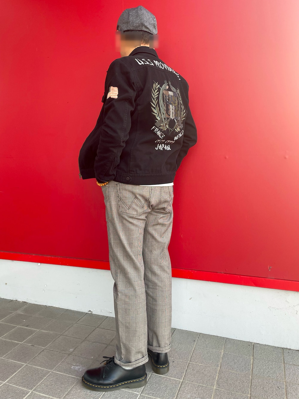 「グレンチェックパンツ、5ポケットパンツ、ハンチング、ポストマンシューズ、ワッフルロンＴ、サーマルロンT、TAKEO KIKUCHI、Wrangler、KRIFF MAYER、dj honda、Dr.Martens、春めき満開コーデ、ジップアップジャケット」｜「Dr. MartensのDr.Martens 1461 ギブソンシューズ（ドレスシューズ、ブラック系）」を使った、Yukioさん（メンズ・173cm）の春コーディネートの4枚目の写真