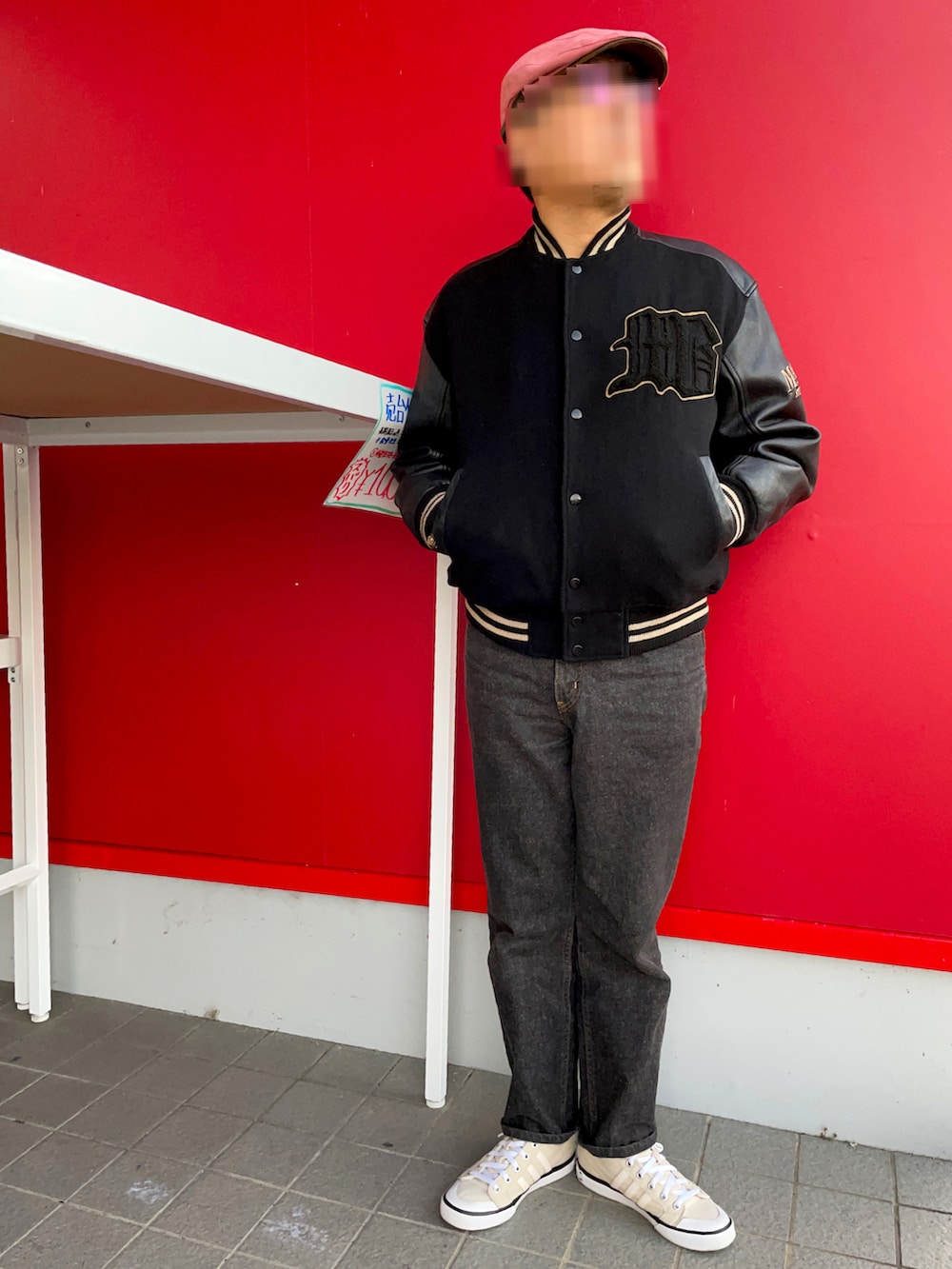 「秋冬コーデ、アワードジャケット、スタジャン 黒、ブラックデニム、ハイカットスニーカー、macbeth、EDWIN MADE IN USA、EDWIN、adidas originals、ビンテージ」｜「EDWINのEDWIN　US920　ブラックデニムパンツ　MADE IN USA（デニムパンツ、ブラック系）」を使った、Yukioさん（メンズ・173cm）の秋コーディネートの2枚目の写真