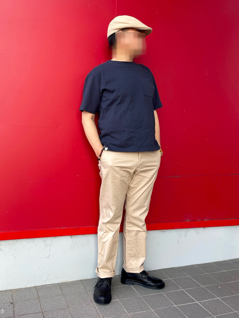 「シンプルコーデ、ポケットＴシャツ、ヘビーウェイトT、チノパン、ボタンフライ、ポストマンシューズ、FieldCore、ワークマン、UNIQLO JILSANDER、back number」｜「UNIQLOのUNIQLO×JILSANDER（チノパンツ、ベージュ系）」を使った、Yukioさん（メンズ・173cm）の夏コーディネートの3枚目の写真