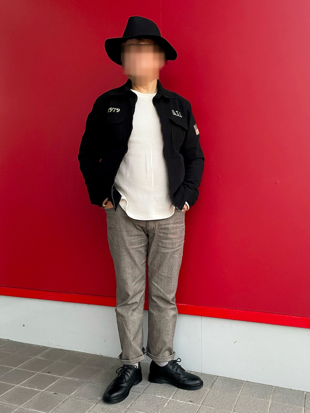 「冬アウター、最近のいい感じコーデ、フルジップジャケット、5ポケットパンツ、グレンチェックパンツ、サーマルカットソー、ワッフルロンＴ、中折れハット、ポストマンシューズ、TAKEO KIKUCHI、Wrangler、KRIFF MAYER」｜「Wranglerのアイテム（その他パンツ、グレー系）」を使った、Yukioさん（メンズ・173cm）の冬コーディネートの5枚目の写真
