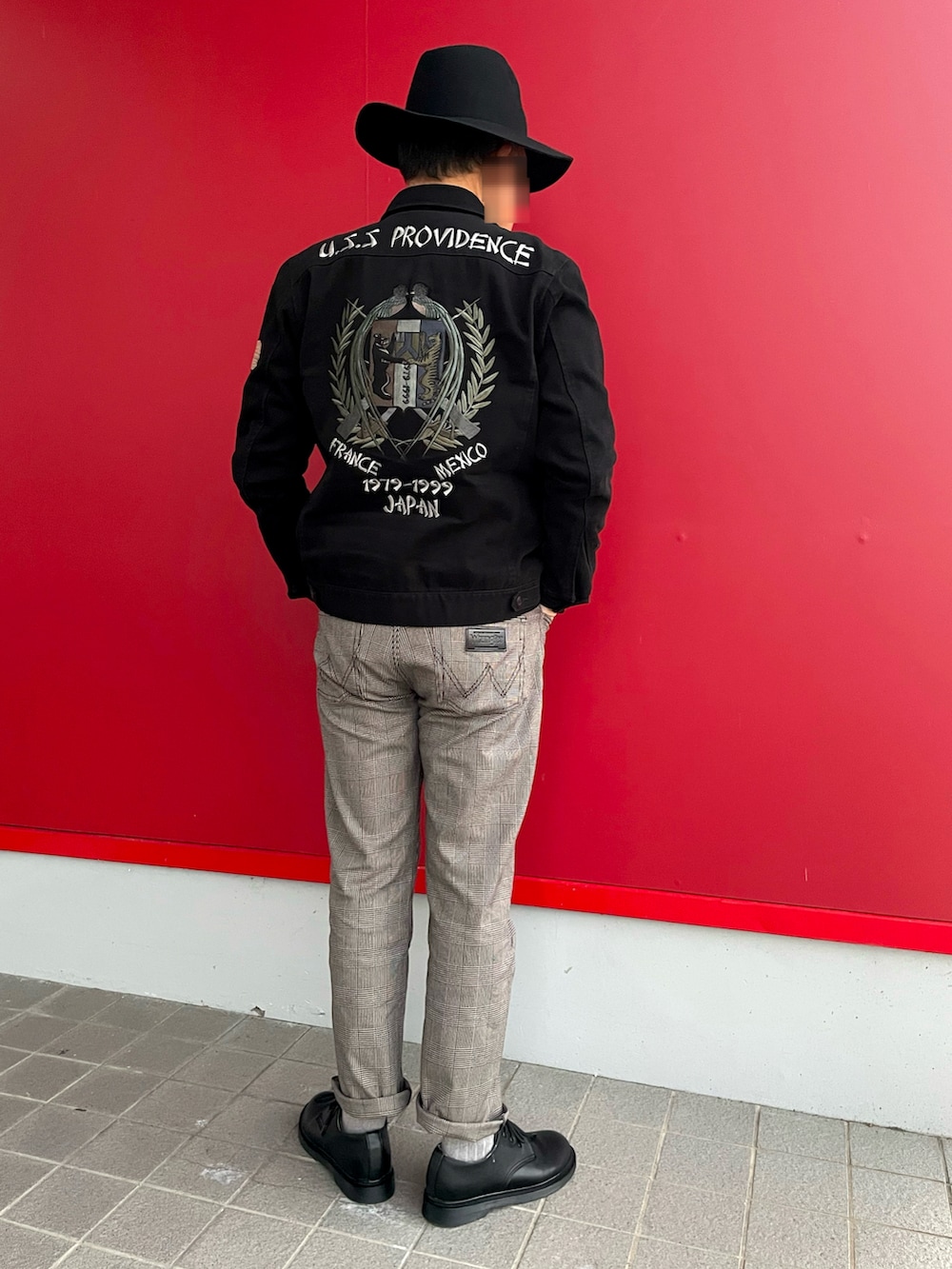 「冬アウター、最近のいい感じコーデ、フルジップジャケット、5ポケットパンツ、グレンチェックパンツ、サーマルカットソー、ワッフルロンＴ、中折れハット、ポストマンシューズ、TAKEO KIKUCHI、Wrangler、KRIFF MAYER」｜「Wranglerのアイテム（その他パンツ、グレー系）」を使った、Yukioさん（メンズ・173cm）の冬コーディネートの4枚目の写真
