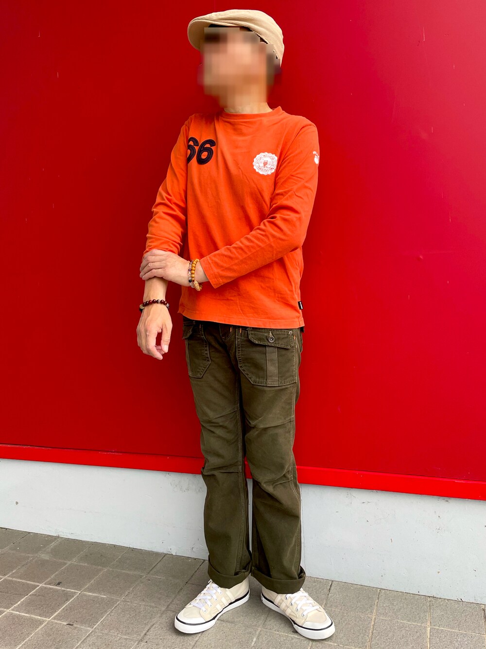 「ロンT、ビタミンカラー、ブッシュパンツ、ハンチング、ハイカットスニーカー、レースアップシューズ、休日スタイル、FUDGEBOYのトラッドスタイル、春夏コーデ、K-SWISS、EDWIN、adidas originals」｜「EDWINのEDWIN XV 46607 ブッシュパンツ（カーゴパンツ、グリーン系）」を使った、Yukioさん（メンズ・173cm）の春コーディネートの3枚目の写真
