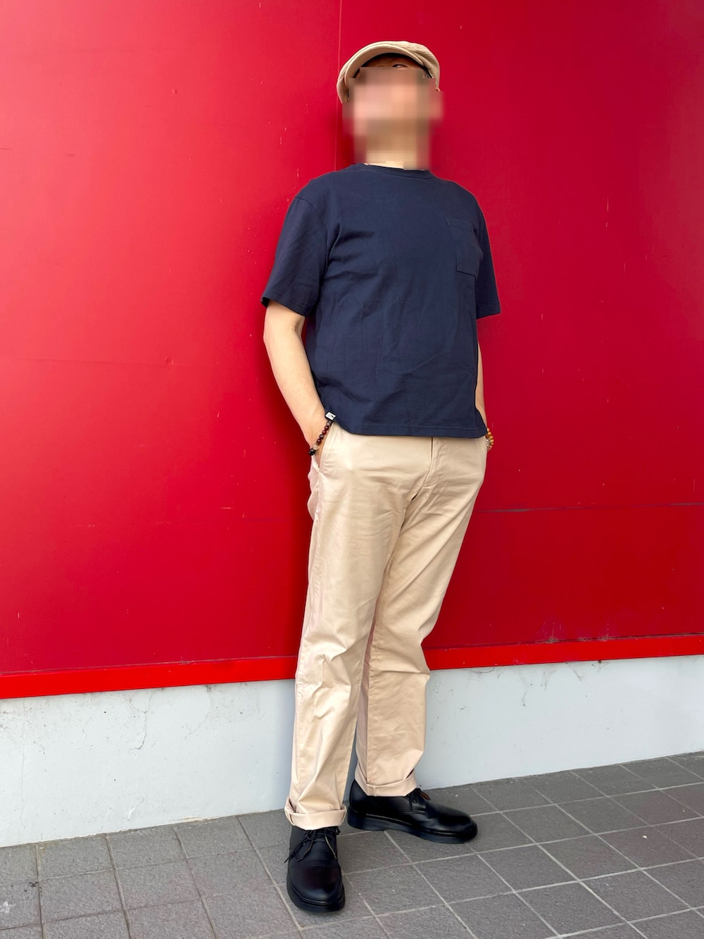 「シンプルコーデ、ポケットＴシャツ、ヘビーウェイトT、チノパン、ボタンフライ、ポストマンシューズ、FieldCore、ワークマン、UNIQLO JILSANDER、back number」｜「UNIQLOのUNIQLO×JILSANDER（チノパンツ、ベージュ系）」を使った、Yukioさん（メンズ・173cm）の夏コーディネートの5枚目の写真