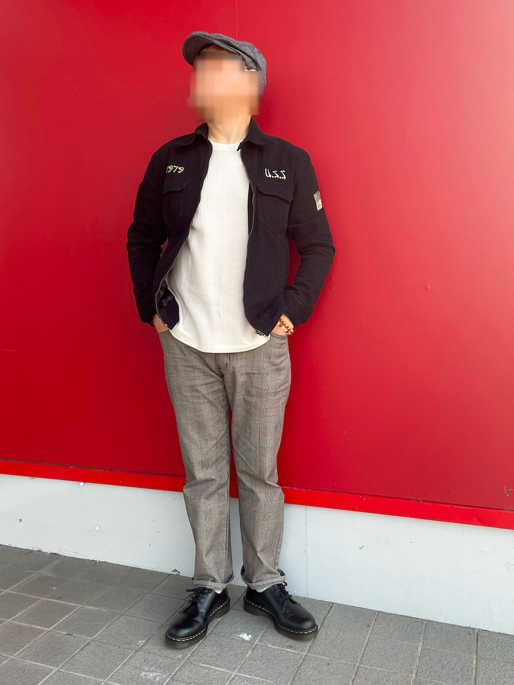 「グレンチェックパンツ、5ポケットパンツ、ハンチング、ポストマンシューズ、ワッフルロンＴ、サーマルロンT、TAKEO KIKUCHI、Wrangler、KRIFF MAYER、dj honda、Dr.Martens、春めき満開コーデ、ジップアップジャケット」｜「Dr. MartensのDr.Martens 1461 ギブソンシューズ（ドレスシューズ、ブラック系）」を使った、Yukioさん（メンズ・173cm）の春コーディネートの2枚目の写真