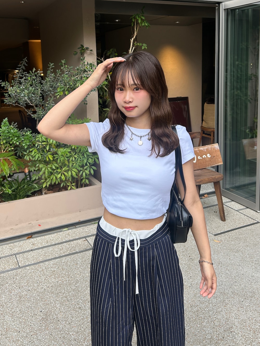 「シンプルコーデ、カジュアルコーデ、ストライプパンツ、骨格ウェーブ、カジュアルスタイル、ラクチンコーデ」｜「UNIQLOのアイテム（Tシャツ/カットソー、ホワイト系）」を使った、mairaさん（レディース・156cm）の夏コーディネートの2枚目の写真
