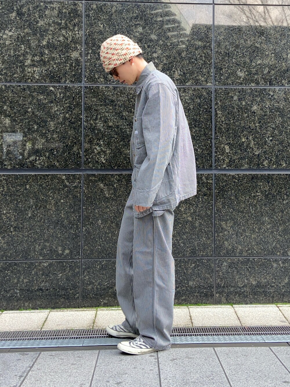 「大人コーデ、デニムパンツ、ペインターパンツ、ヒッコリー、ブラックヒッコリー、カバーオール、ロコジャケット」｜「Leeのアイテム（カバーオール、その他）」を使った、まっとぅんさん（メンズ・175cm）の春コーディネートの3枚目の写真