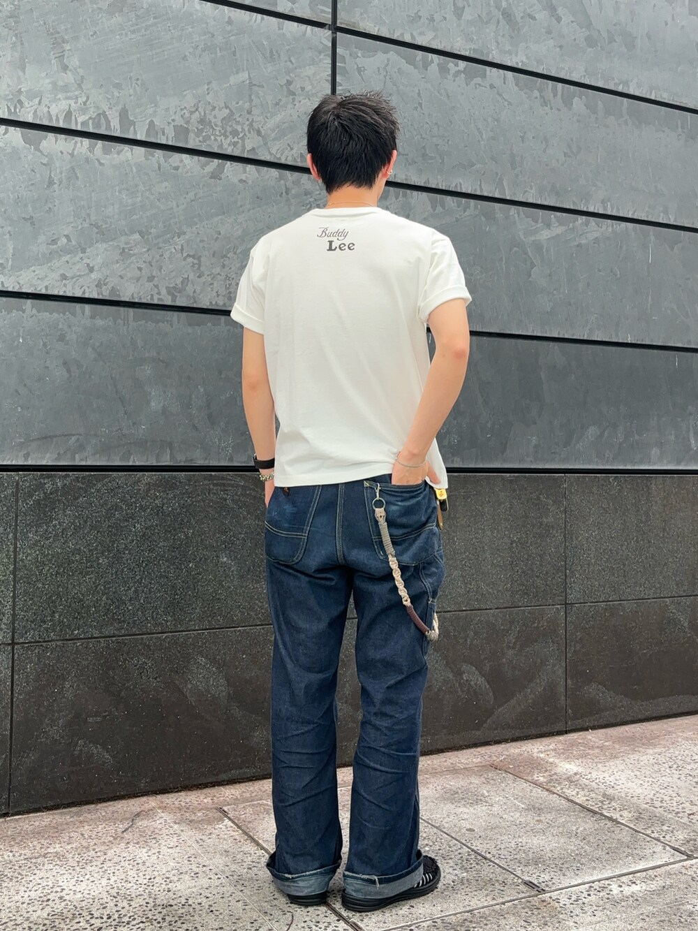 「デニム、LEE、keen、今日のコーデ、WEARタイアップ」｜「Leeのアイテム（Tシャツ/カットソー、ホワイト系）」を使った、まっとぅんさん（メンズ・175cm）の夏コーディネートの3枚目の写真